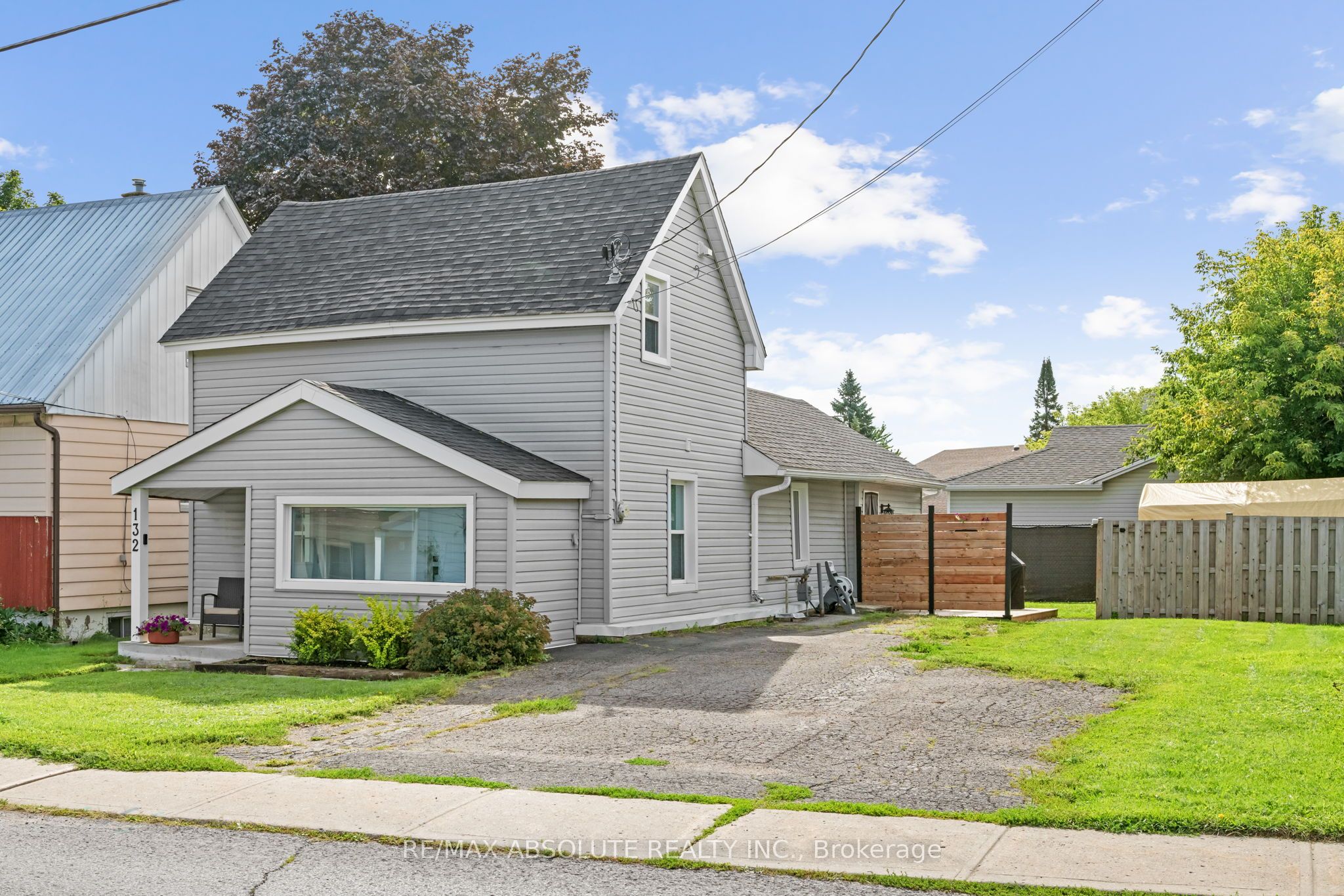132 Edward Street S Property Photo 1