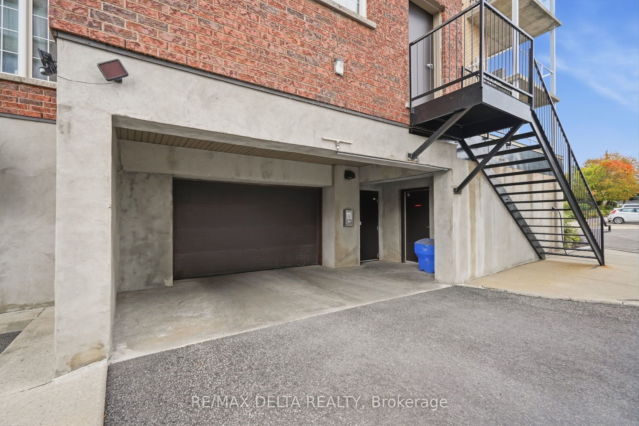 2360 Albert Street 303 Property Photo 4