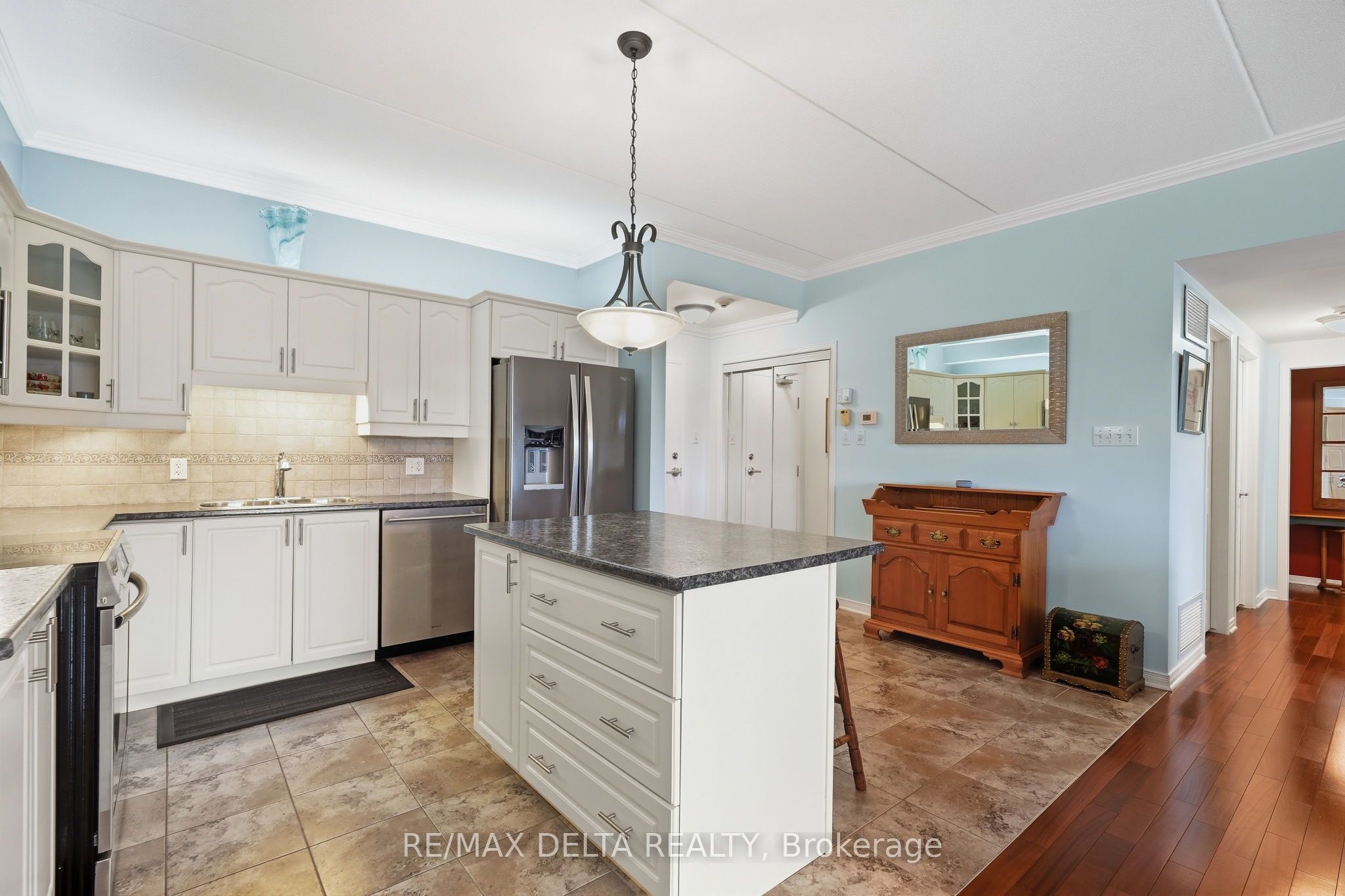 2360 Albert Street 303 Property Photo 11