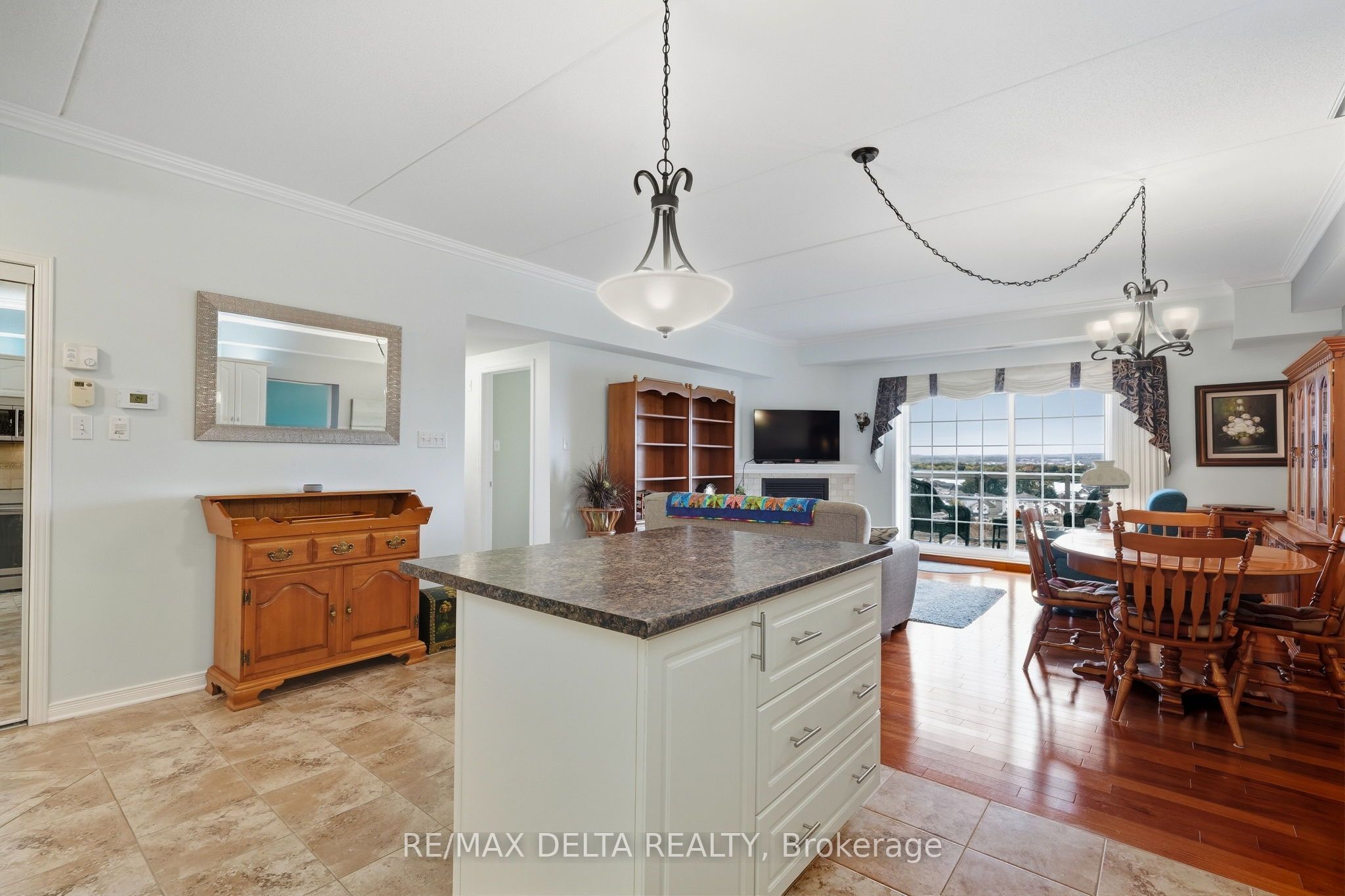 2360 Albert Street 303 Property Photo 12