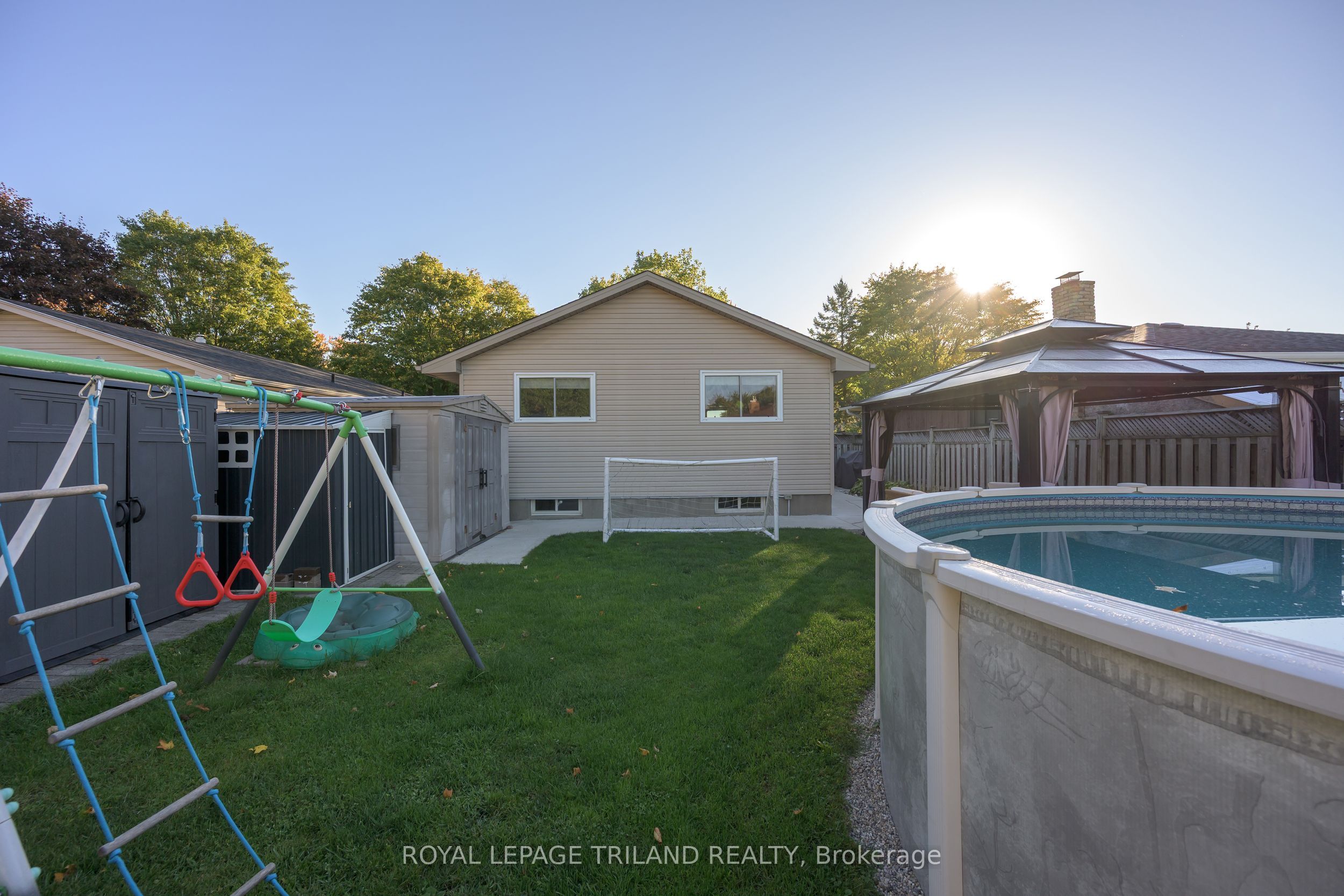 53 Stroud Crescent Property Photo 6