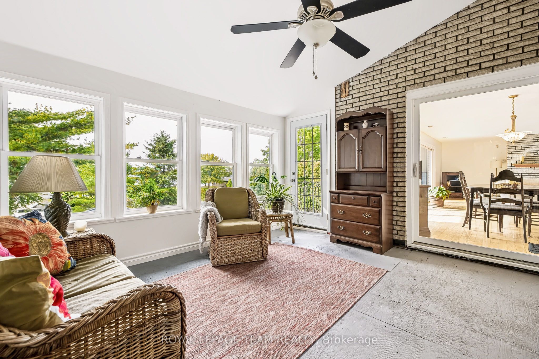2027 Dundas Street Property Photo 14