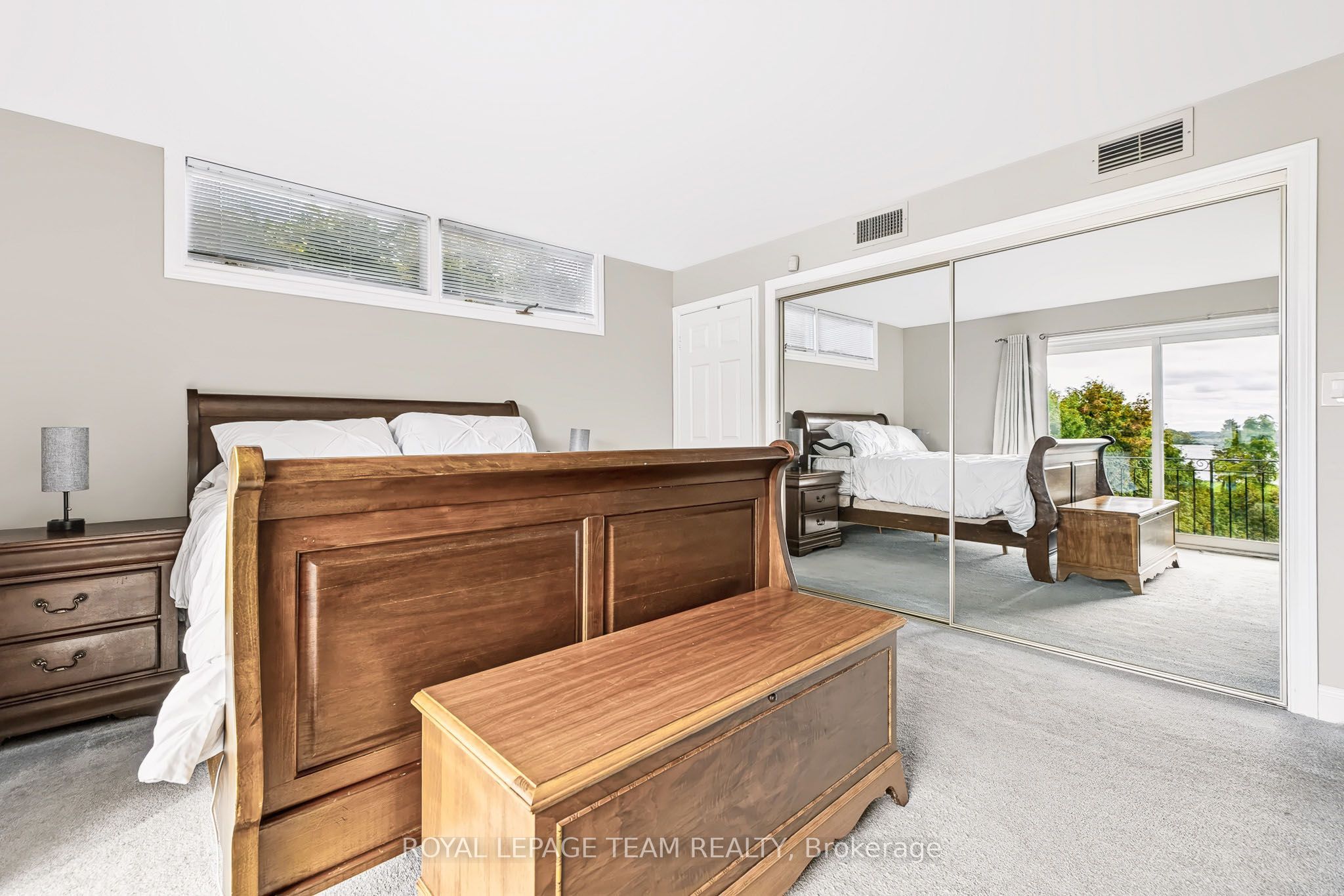 2027 Dundas Street Property Photo 16