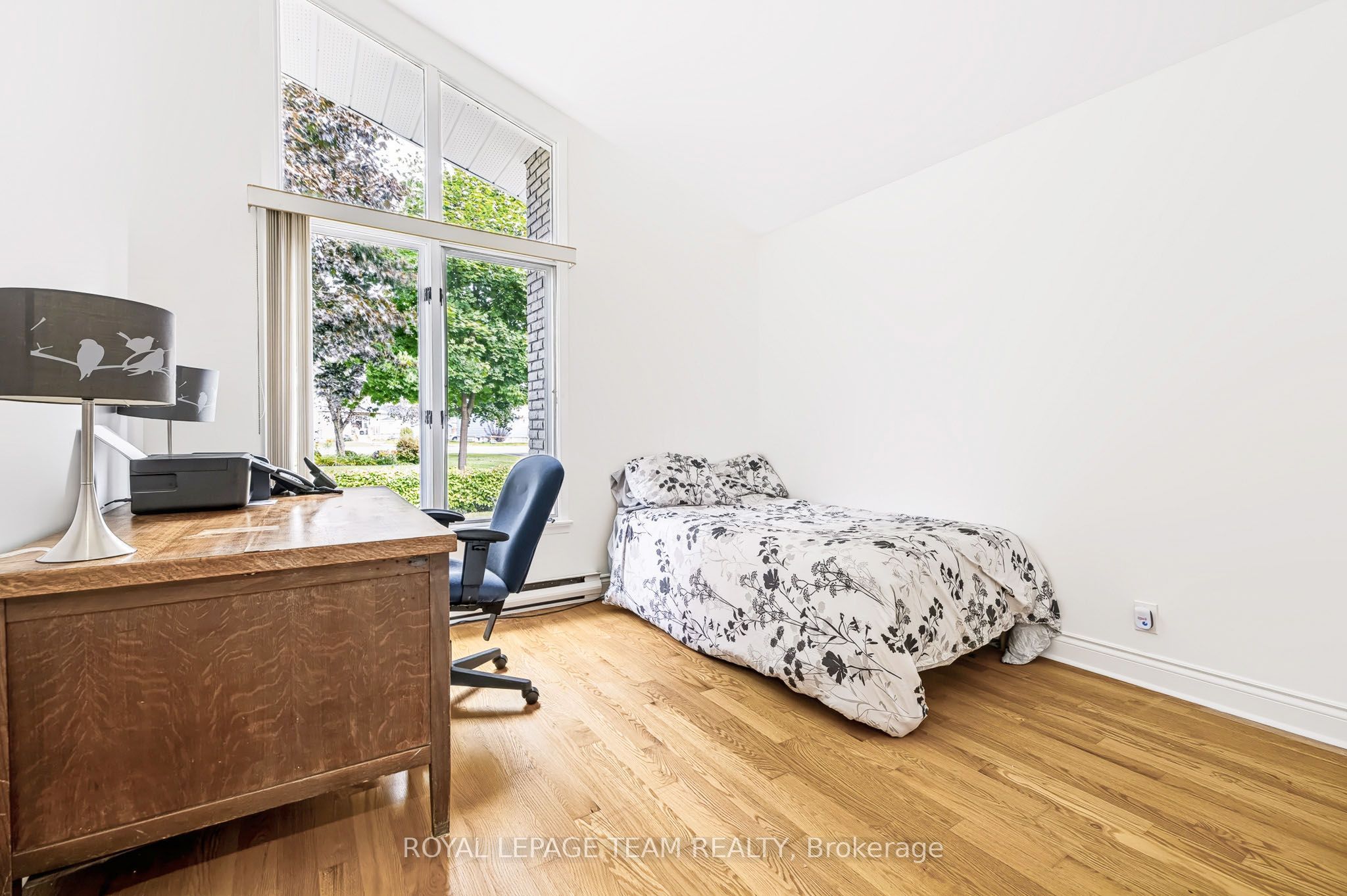 2027 Dundas Street Property Photo 21