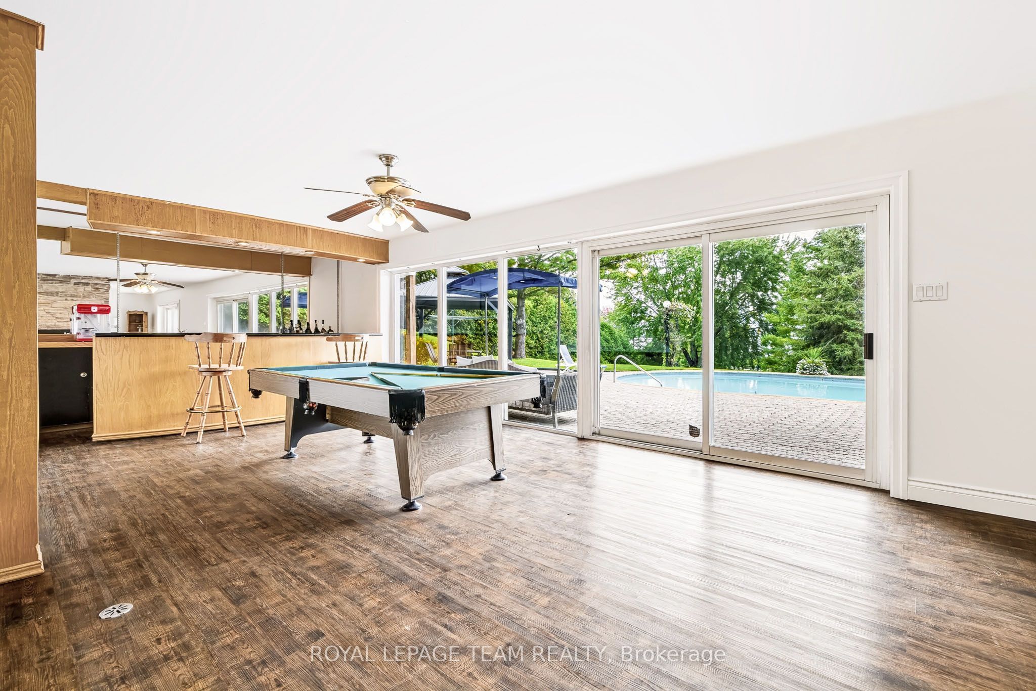 2027 Dundas Street Property Photo 26
