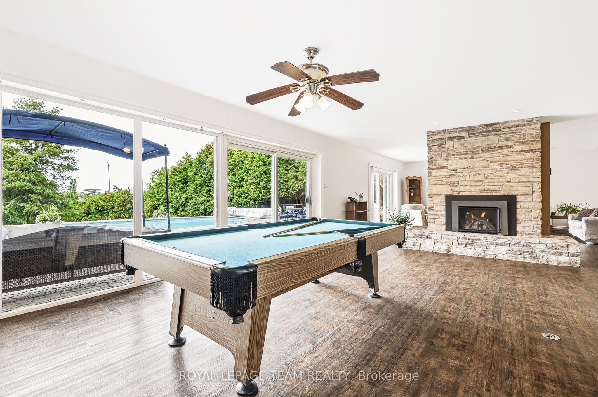 2027 Dundas Street Property Photo 27