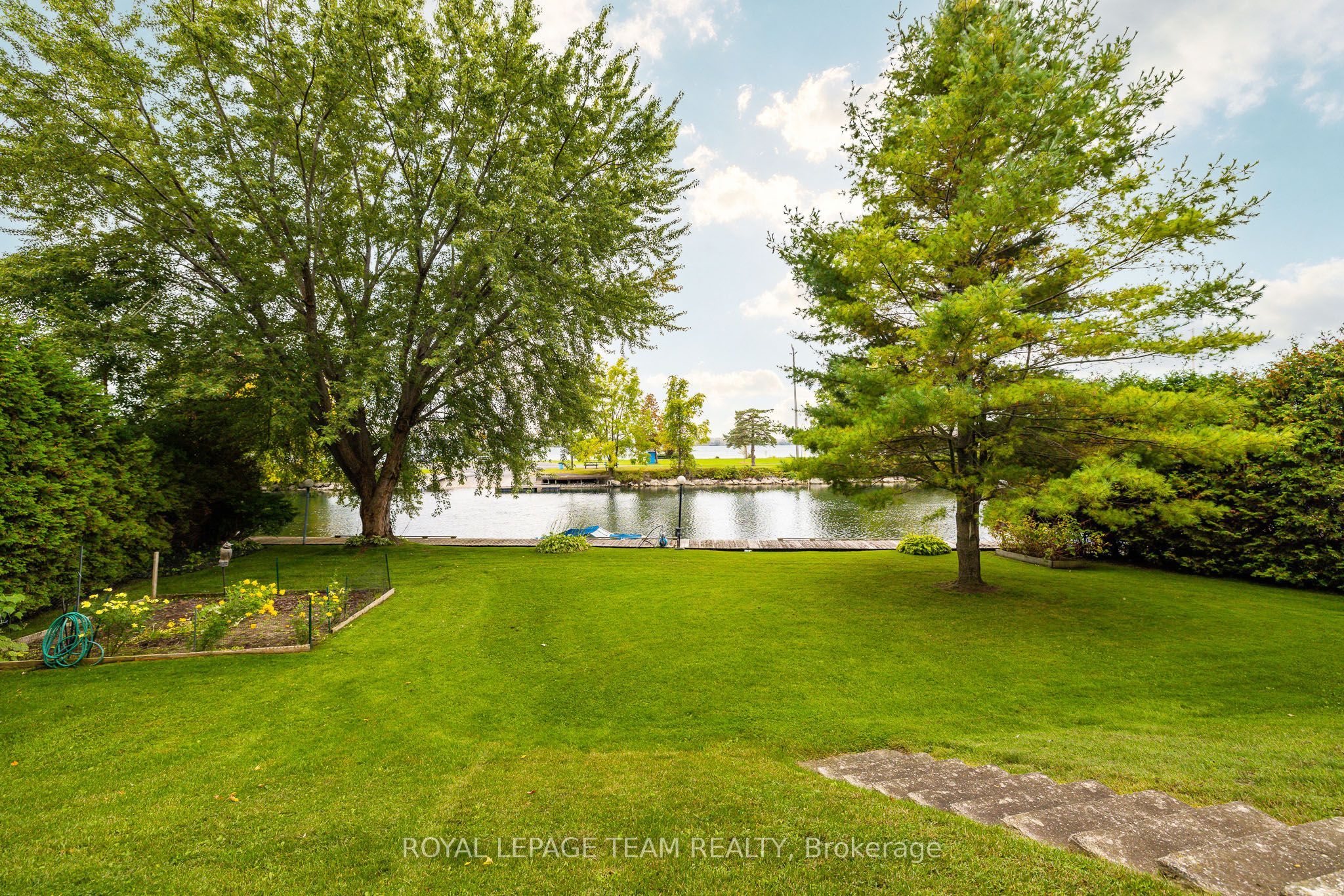 2027 Dundas Street Property Photo 37