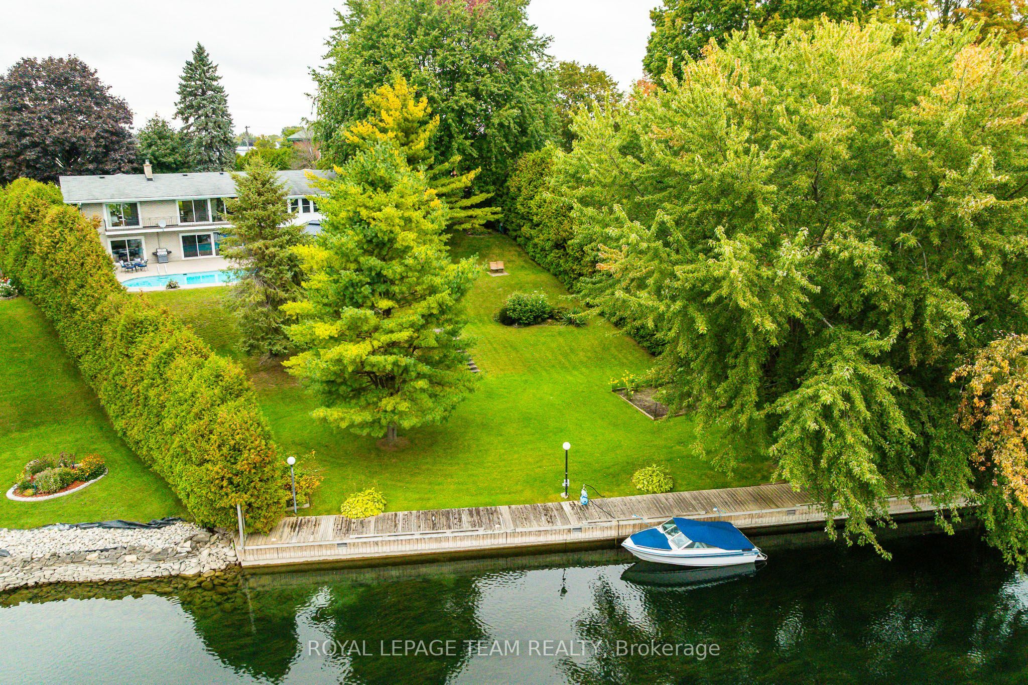 2027 Dundas Street Property Photo 40