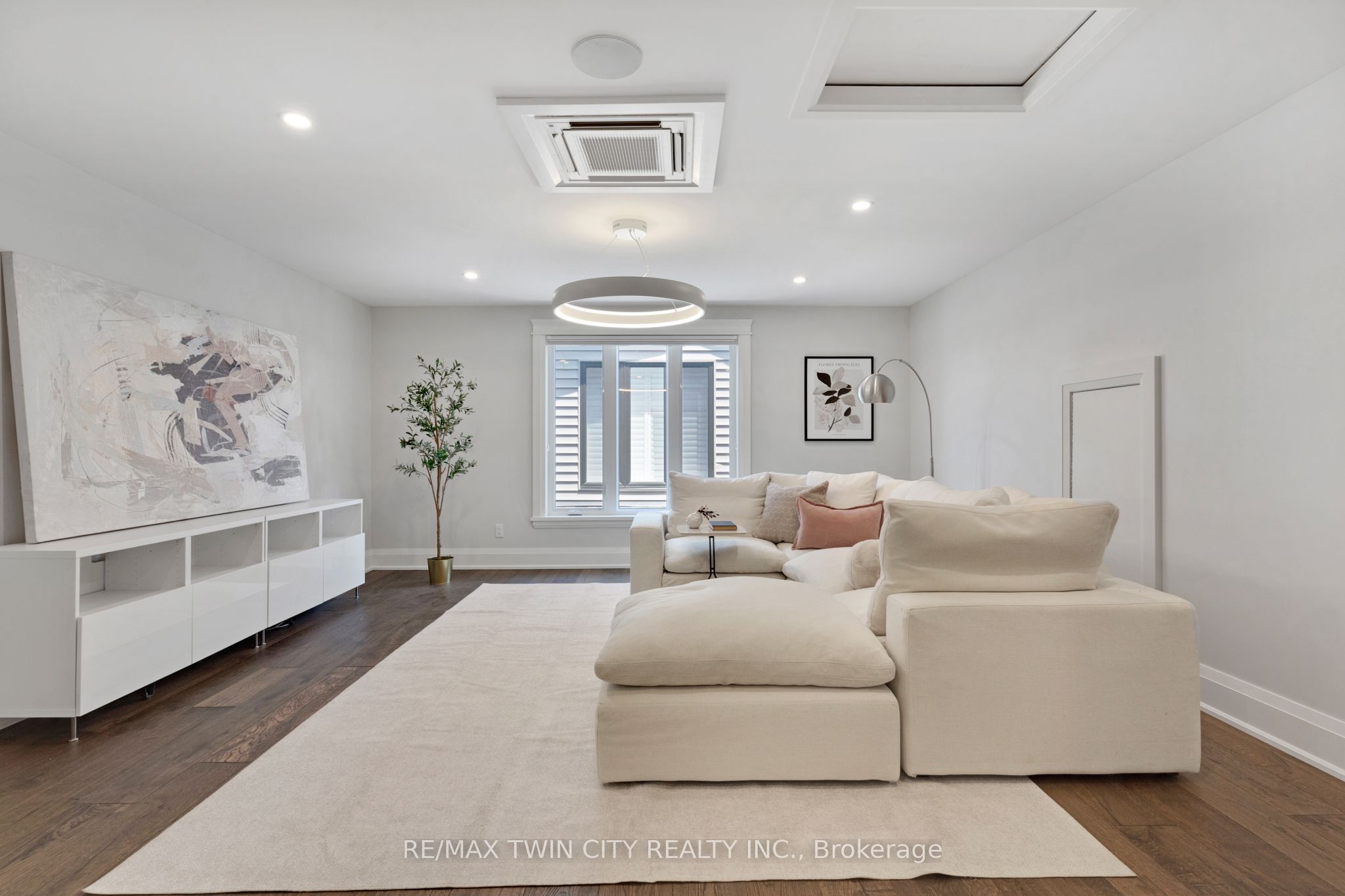 12 George Street Property Photo 23