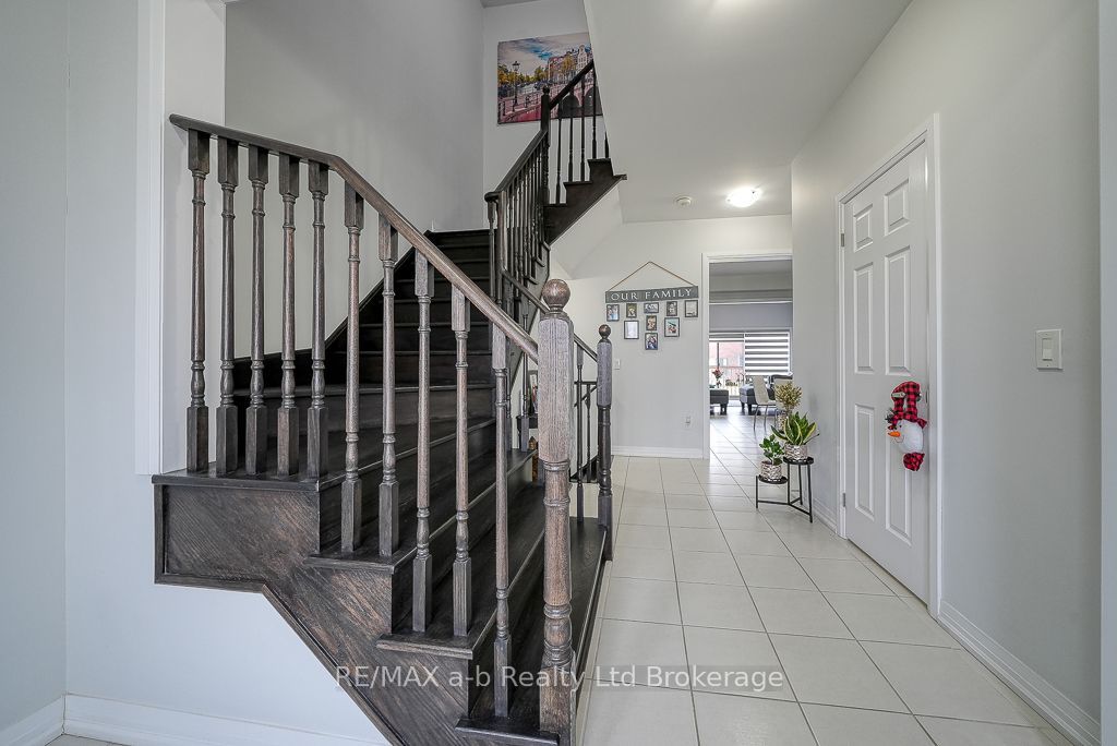 1137 Edinburgh Drive Property Photo 3
