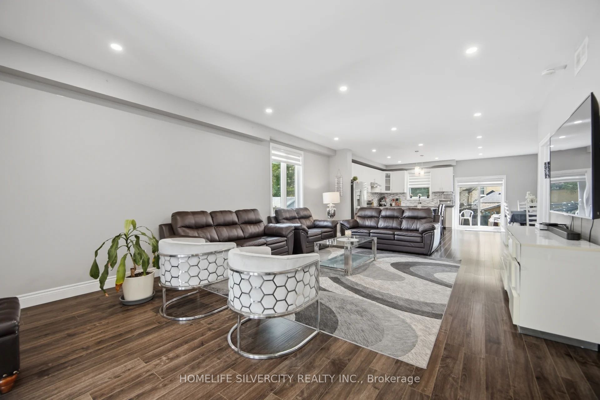165 St Andrews Street W Property Photo 6
