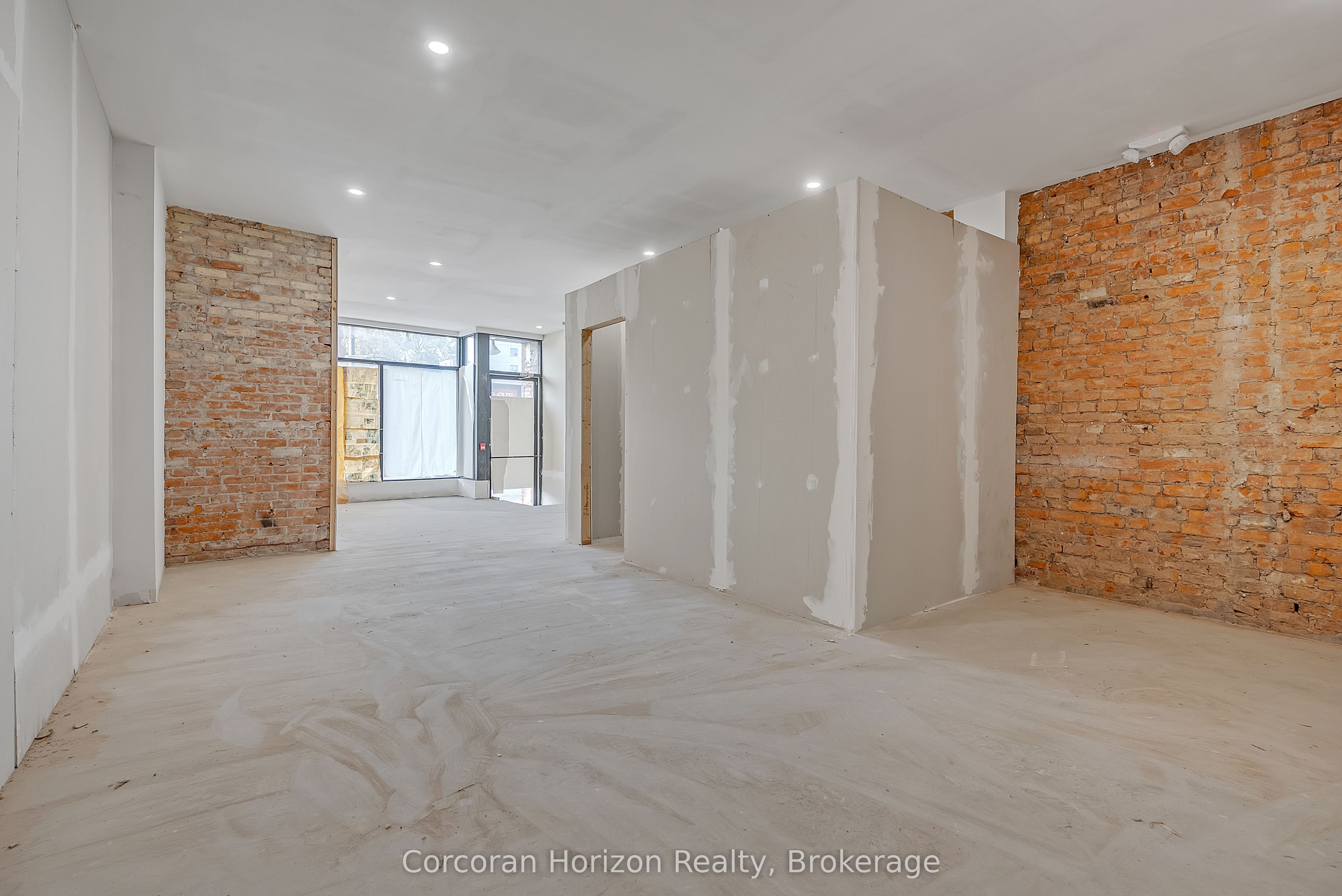 475 King Street E Property Photo 8