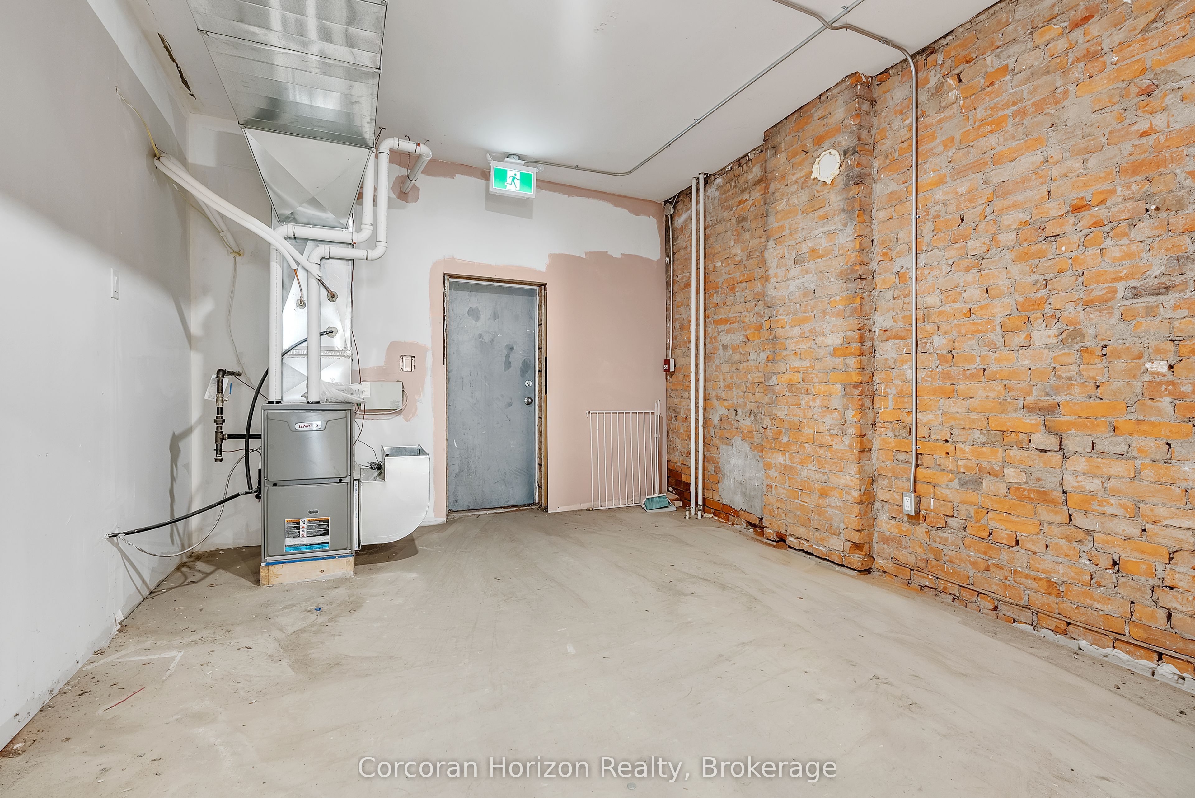 475 King Street E Property Photo 11
