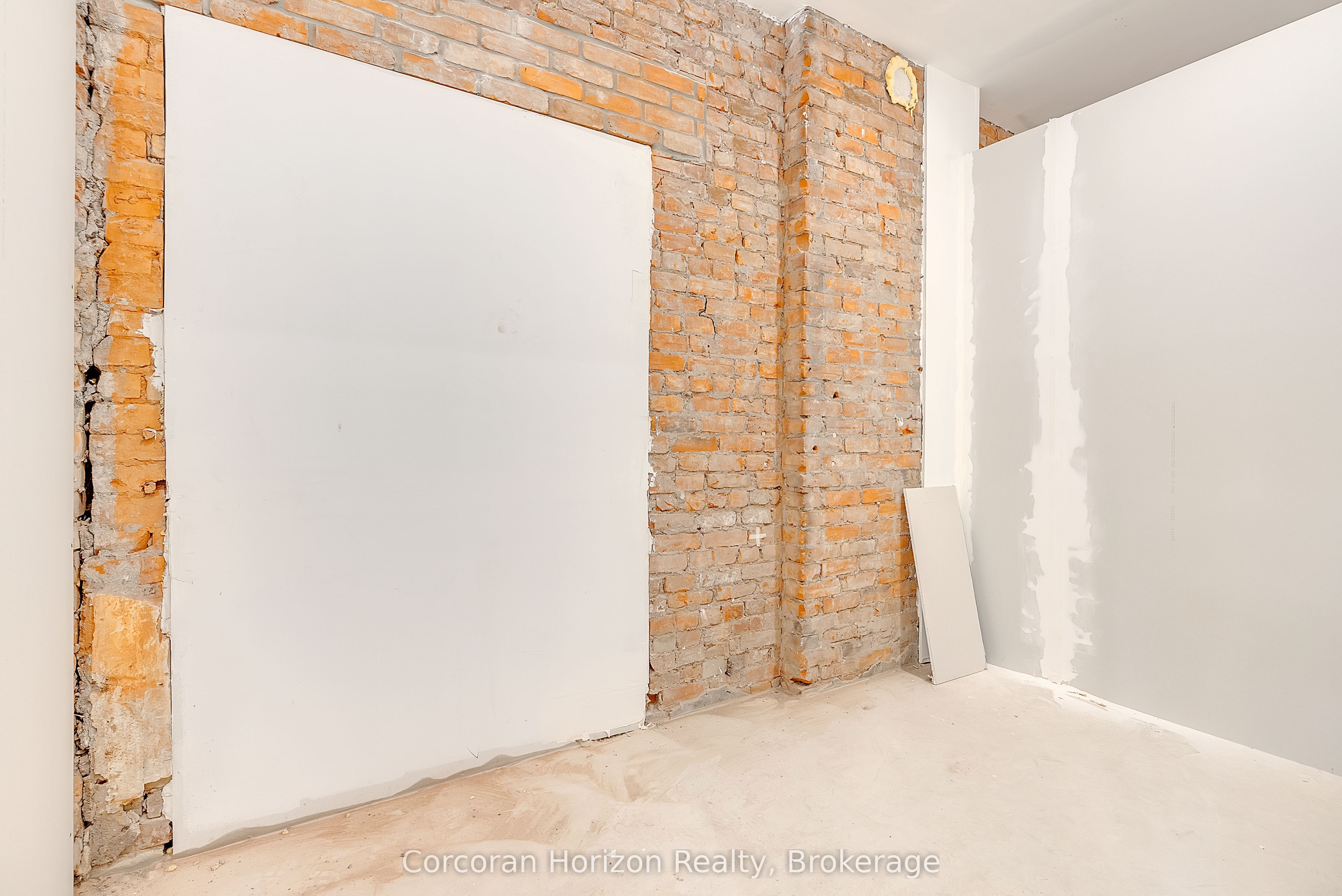 475 King Street E Property Photo 12