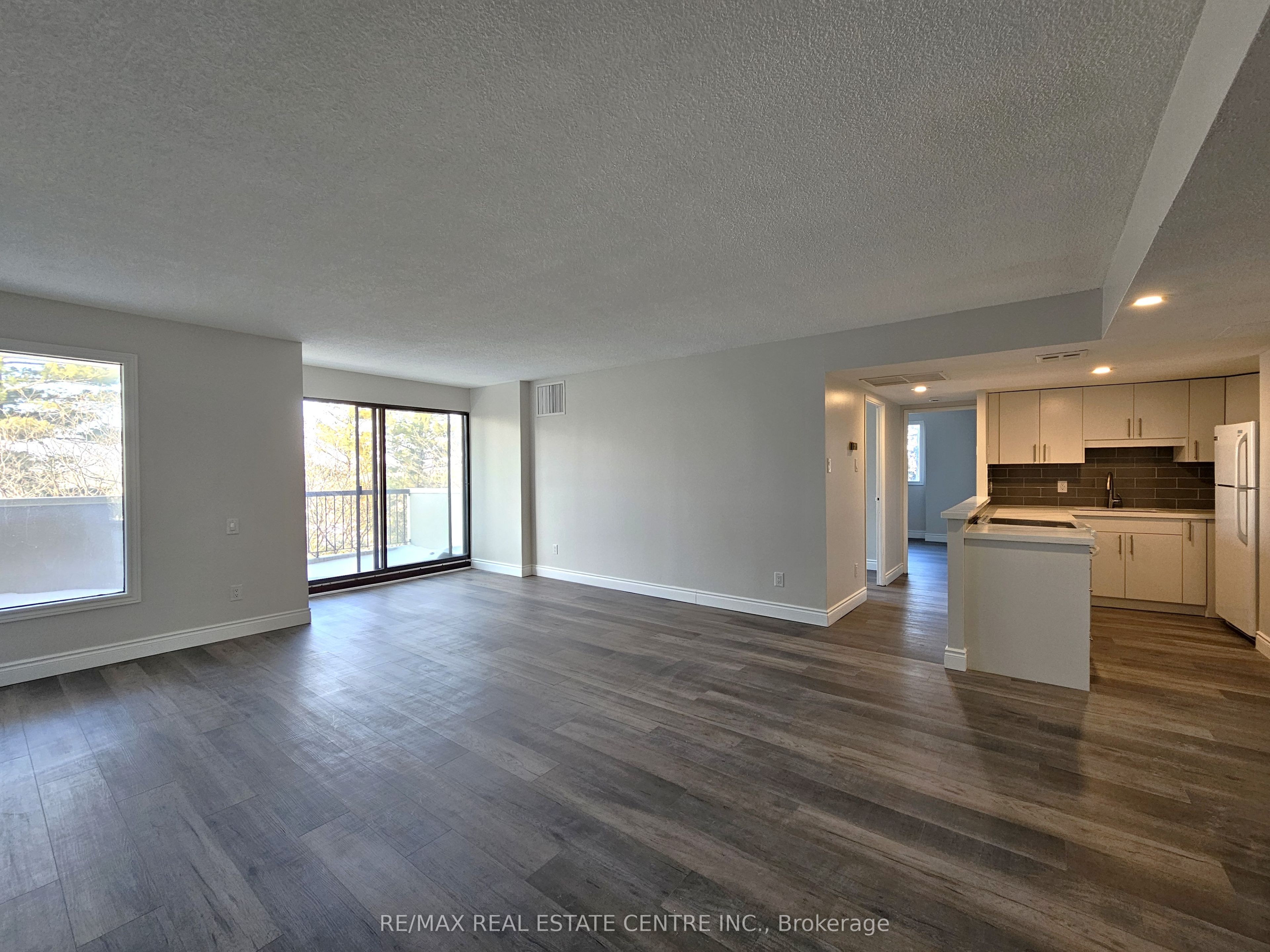 260 Sheldon Avenue N 508 Property Photo 4