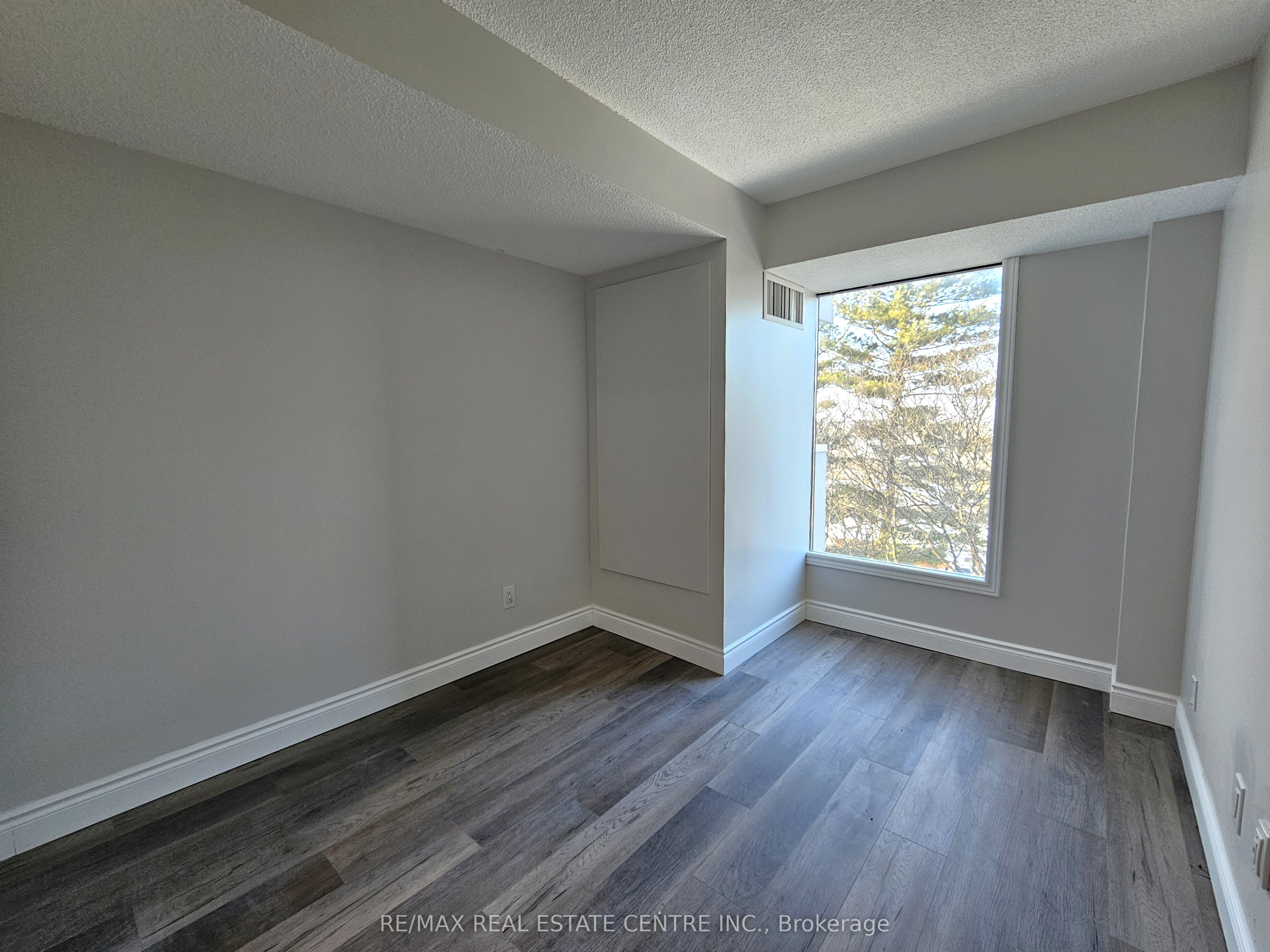 260 Sheldon Avenue N 508 Property Photo 7