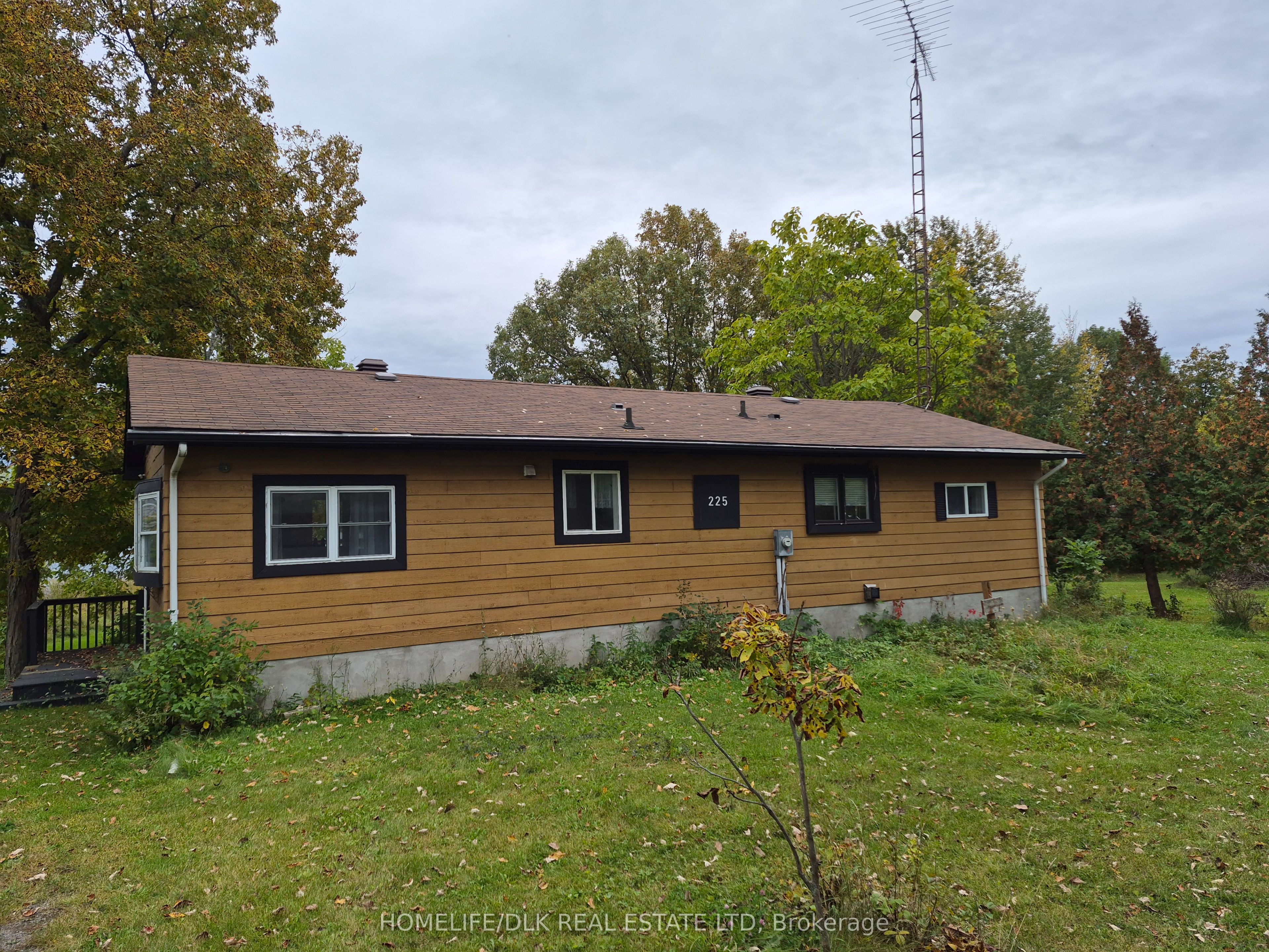 225 Johnson Bay Lane Property Photo 1