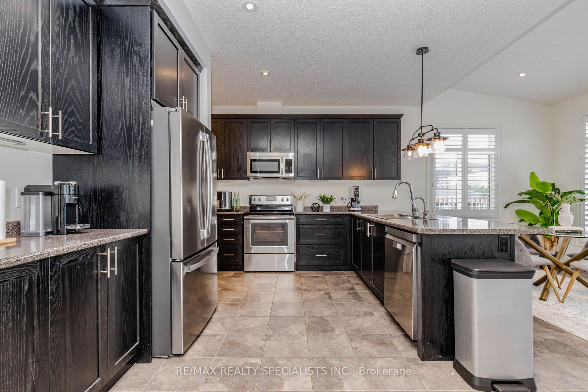 117 Norma Crescent Main & Upper Property Photo 11