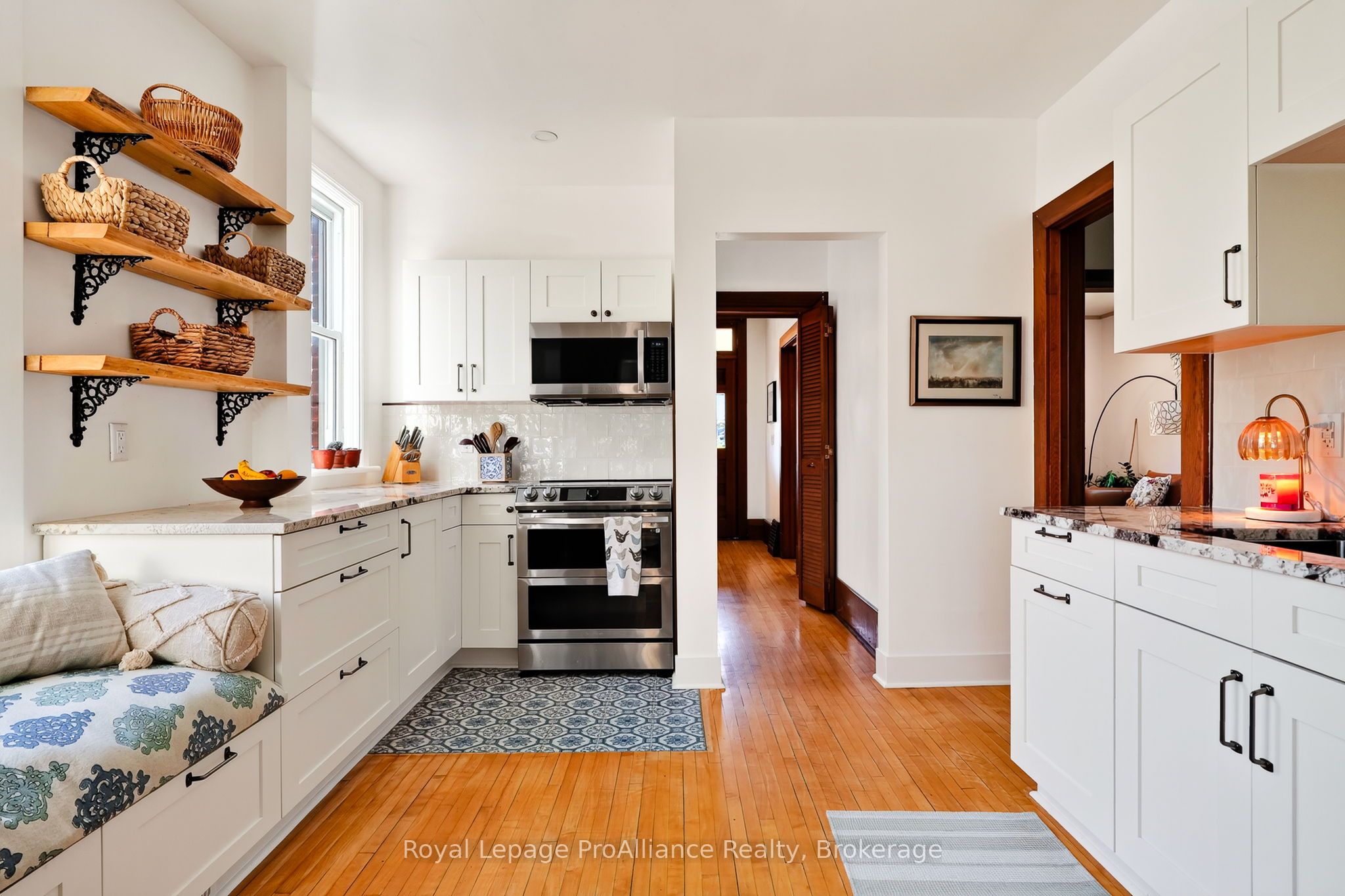 174 University Avenue W Property Photo 13