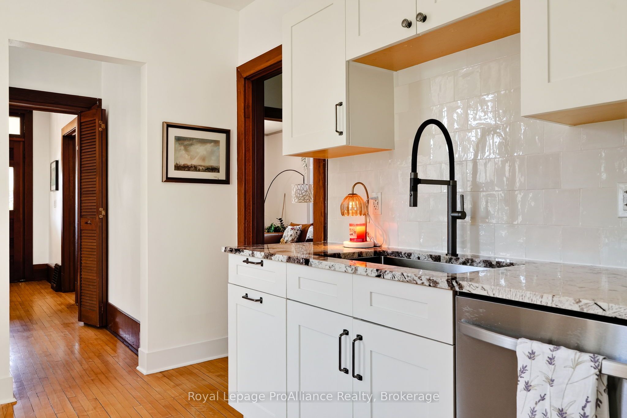 174 University Avenue W Property Photo 16