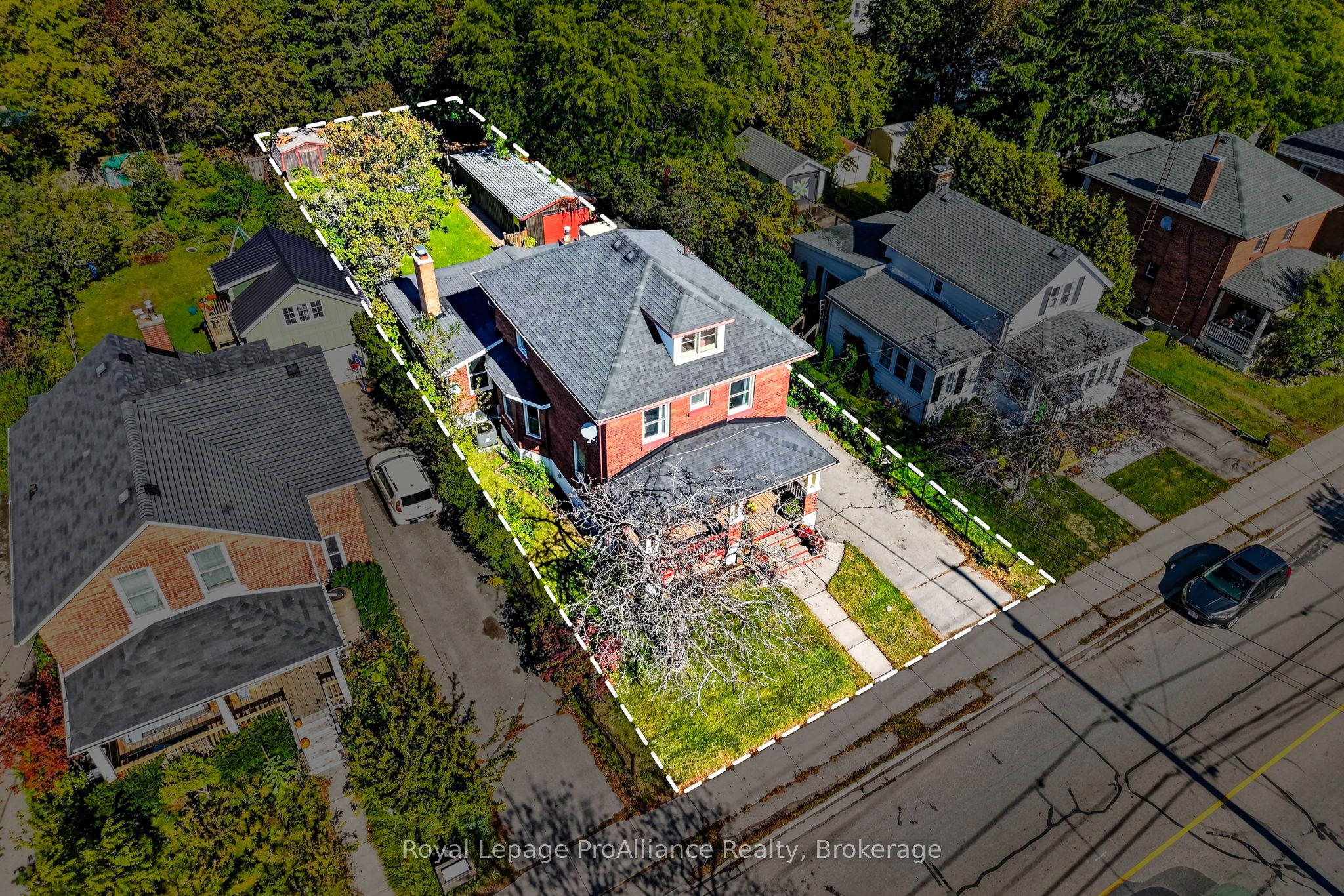 174 University Avenue W Property Photo 49