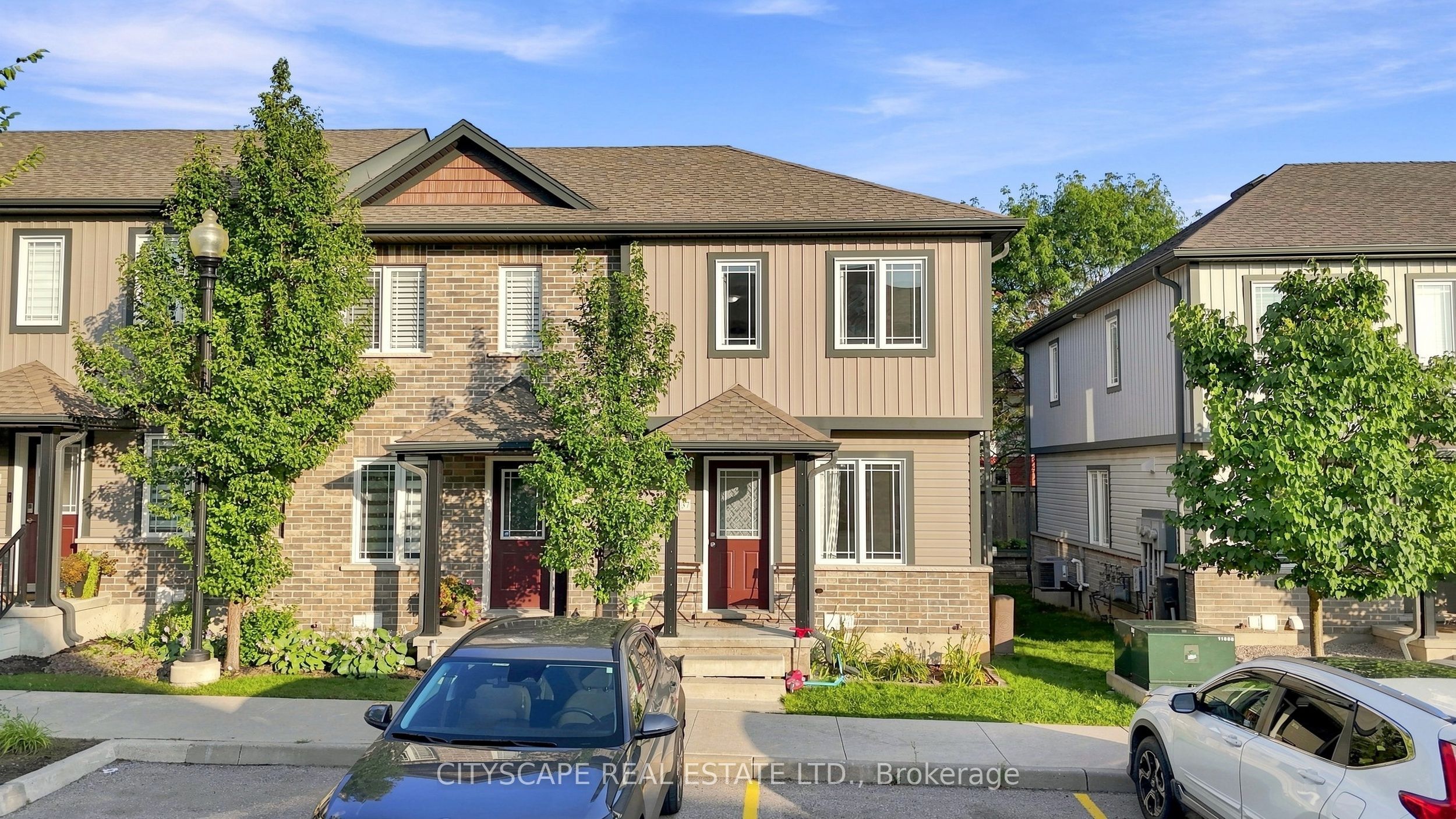 350 Dundas Street S 37