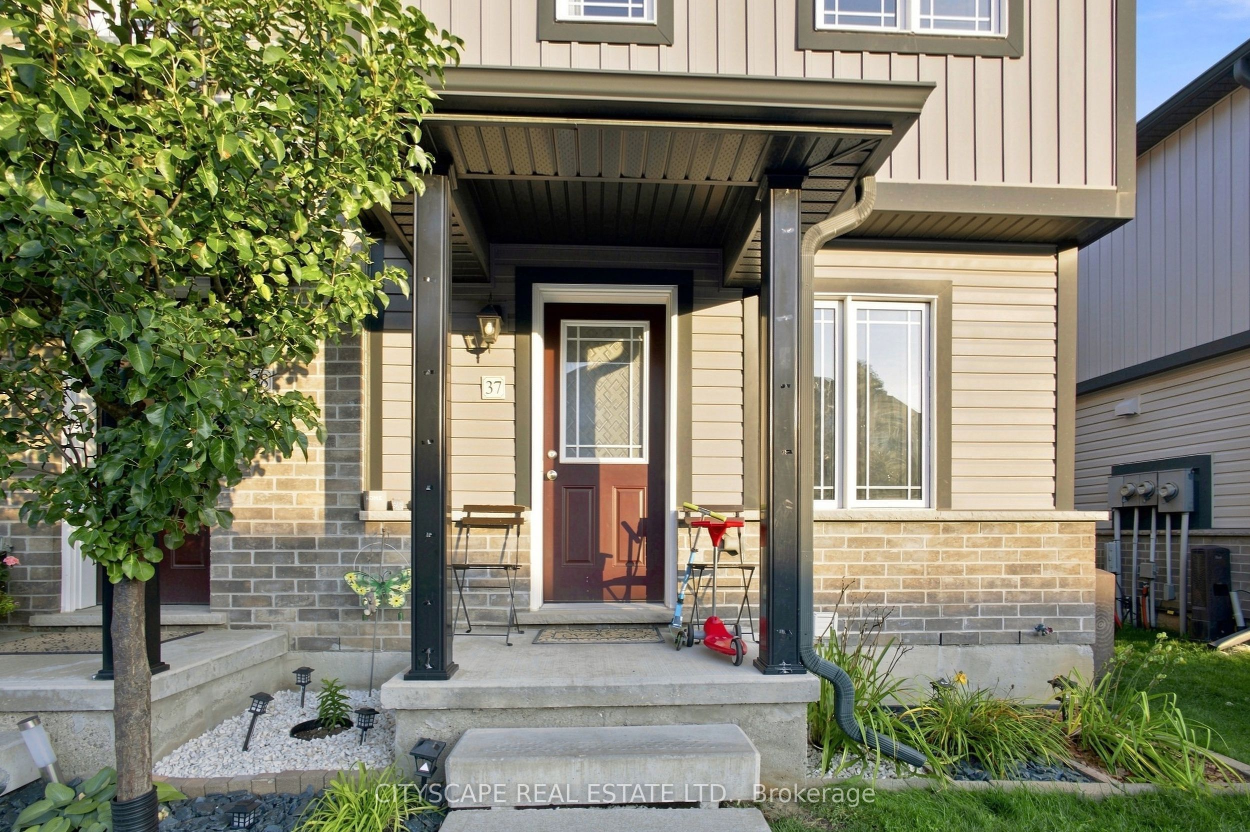 350 Dundas Street S 37 Property Photo 2