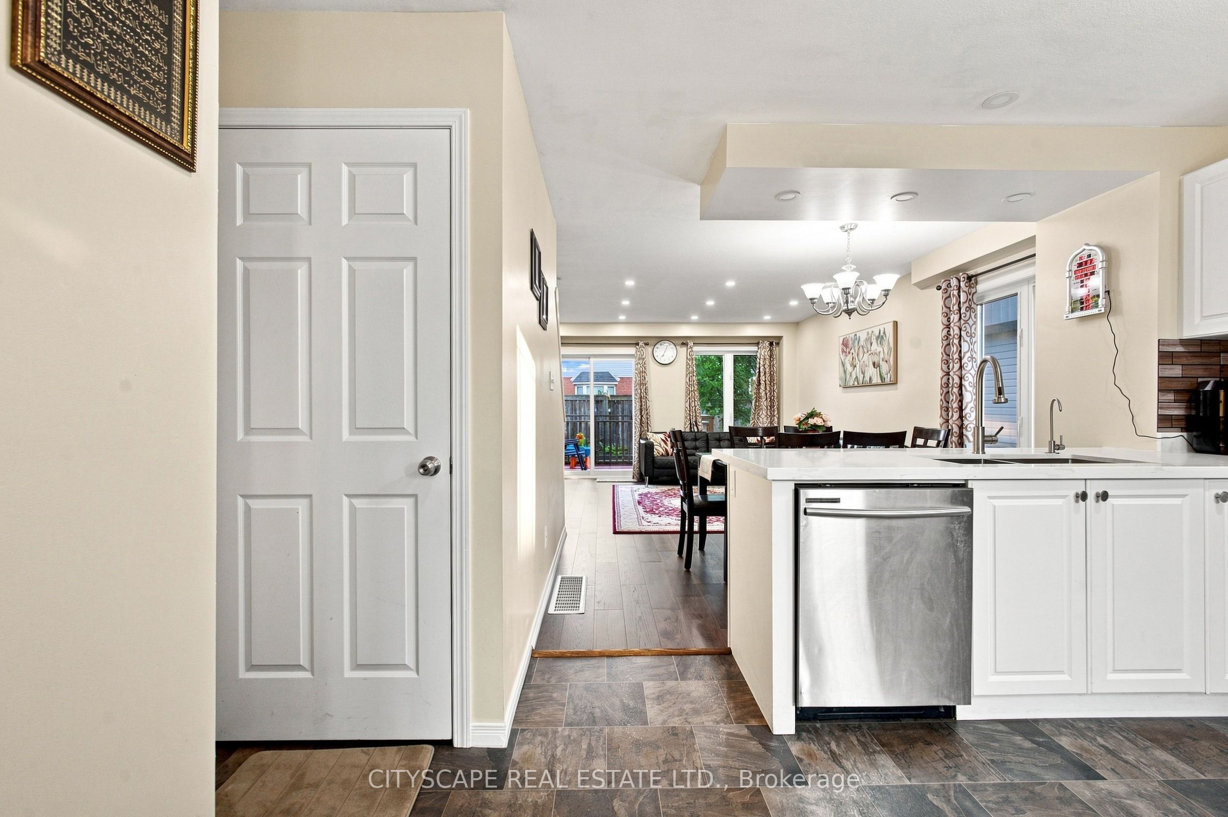 350 Dundas Street S 37 Property Photo 4