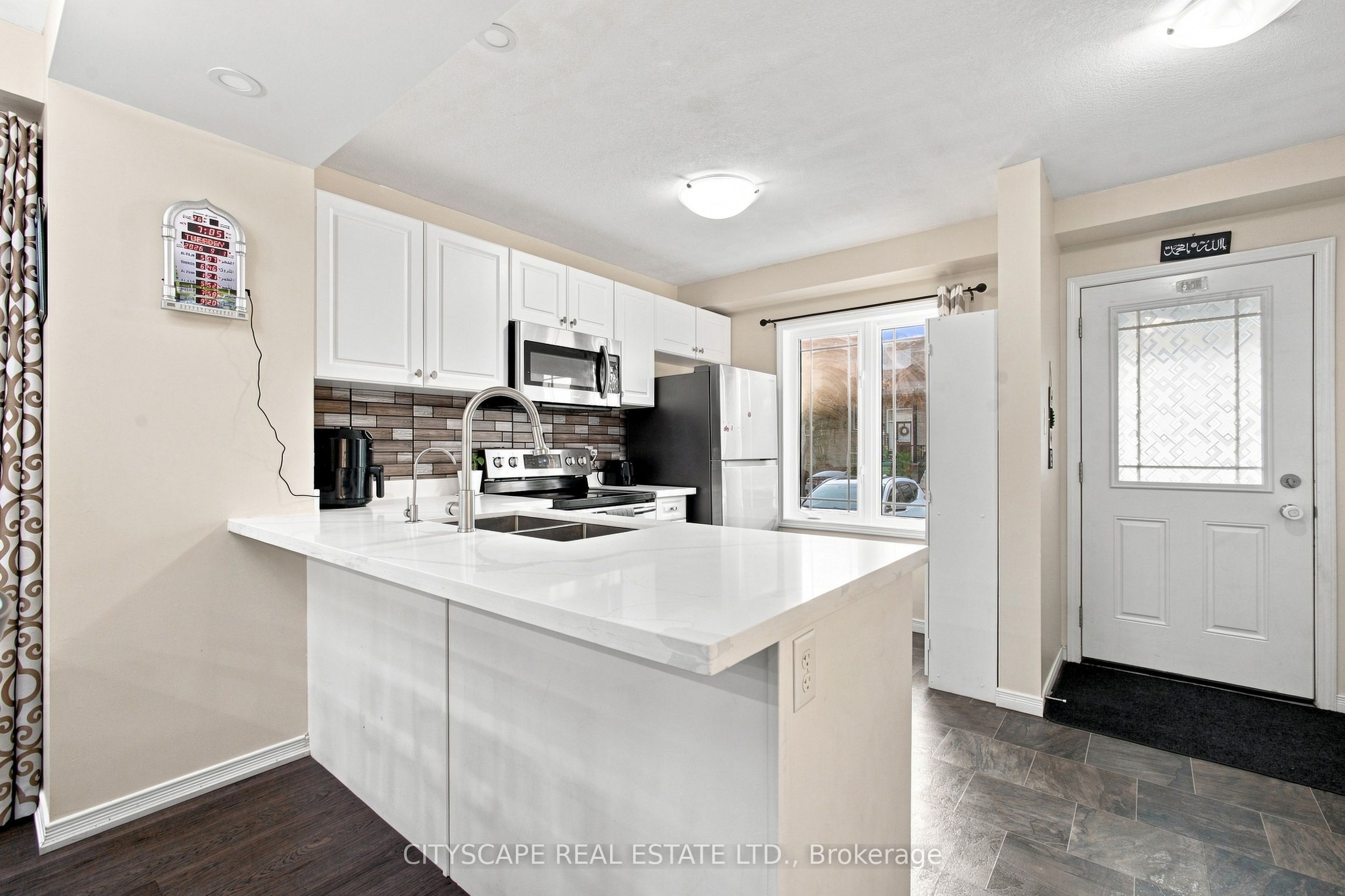 350 Dundas Street S 37 Property Photo 7