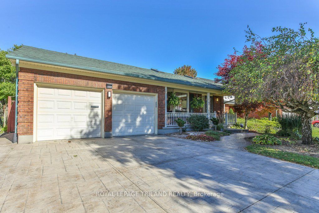 1221 GLENORA Drive