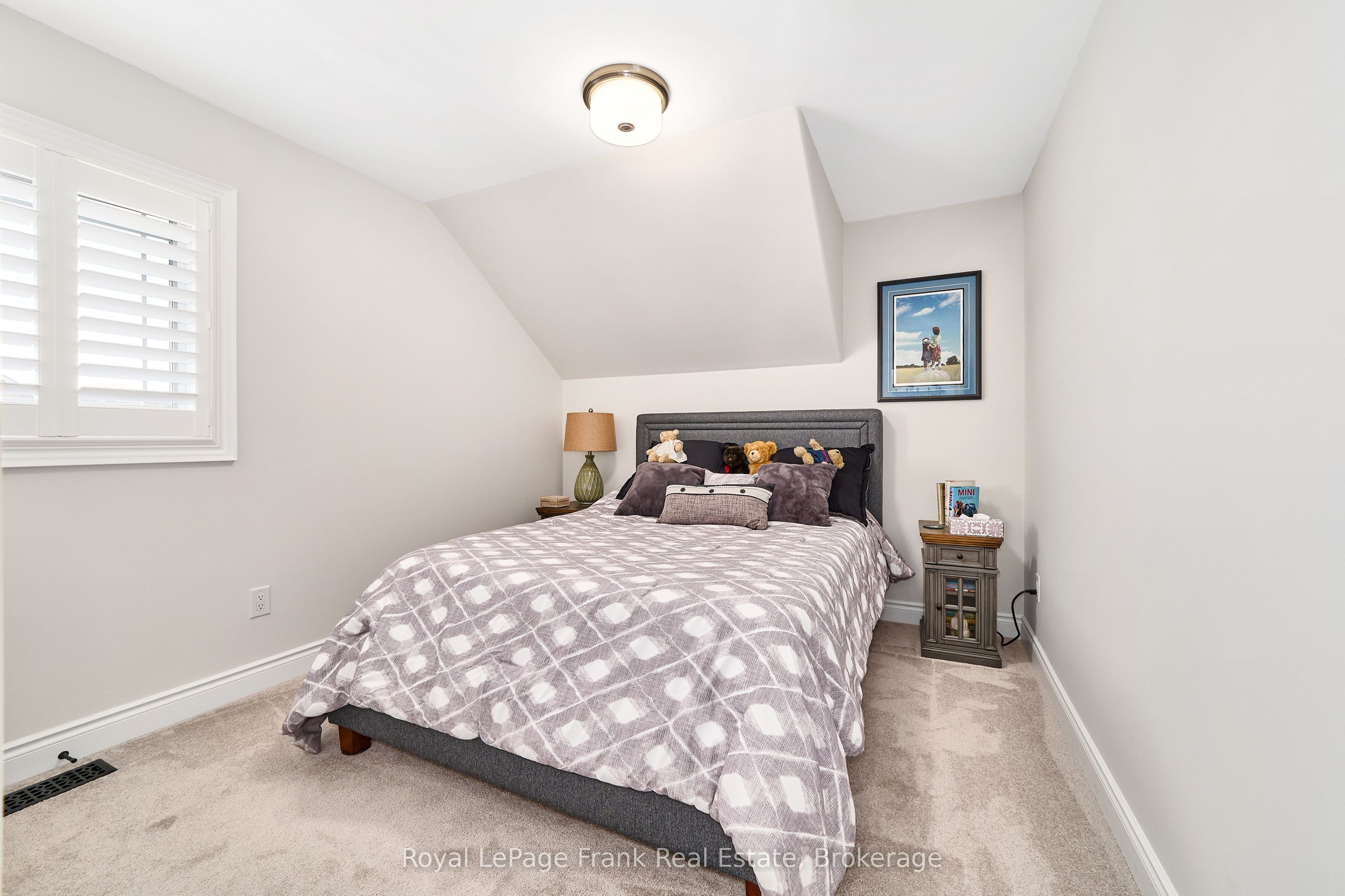 11 Drummond Street Property Photo 23