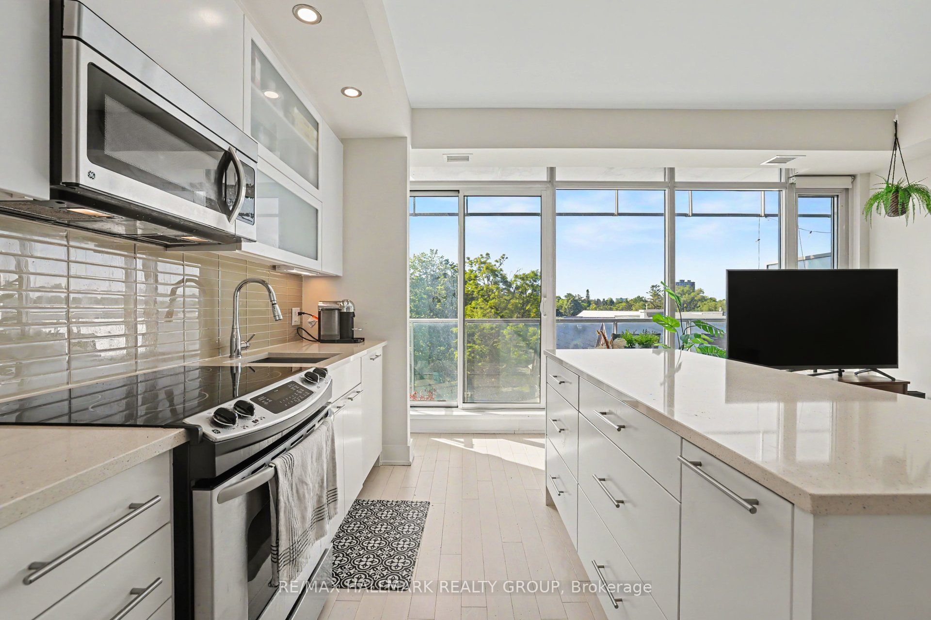 98 Richmond Road 504 Property Photo 14