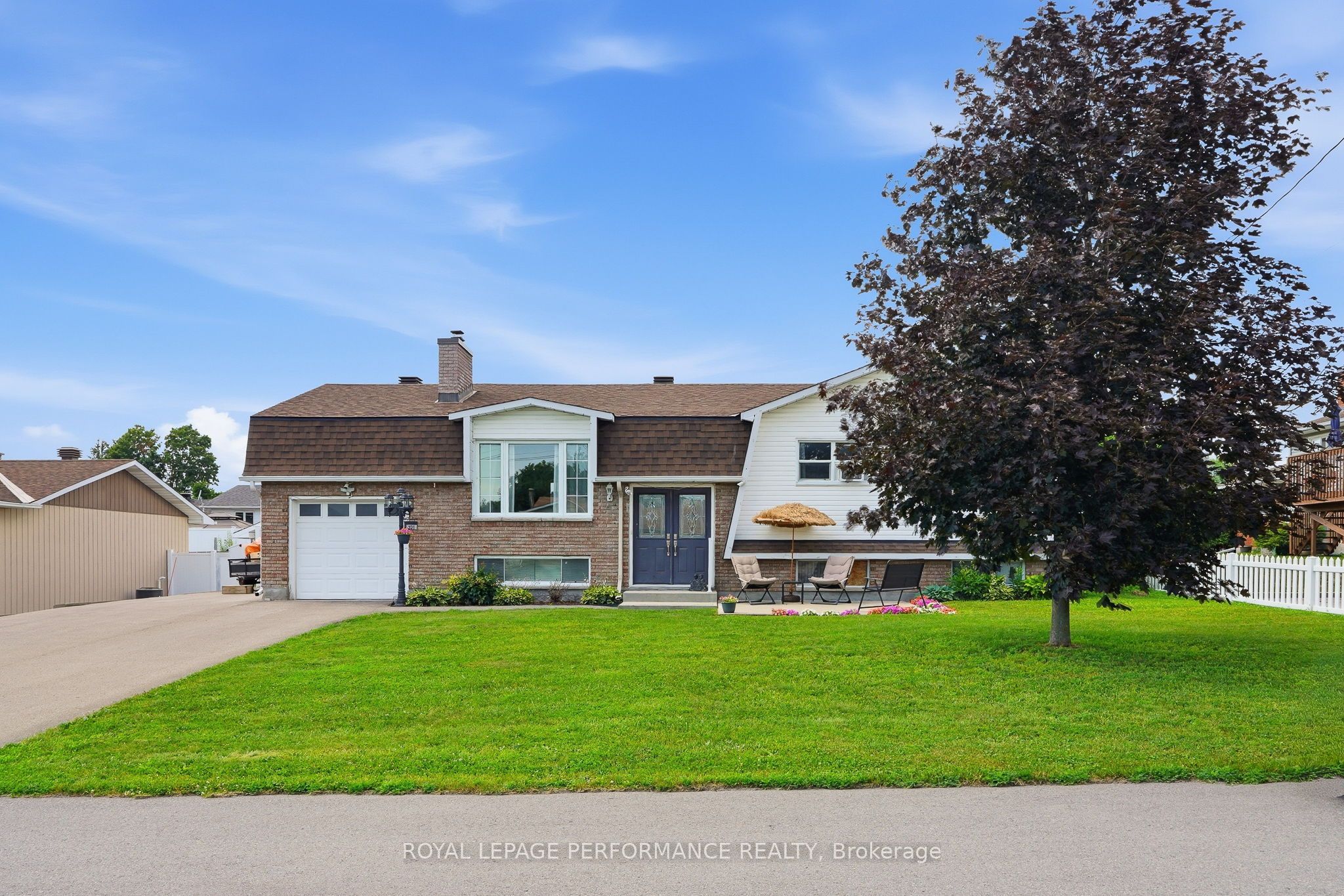 321 Sainte-anne Street Property Photo 2
