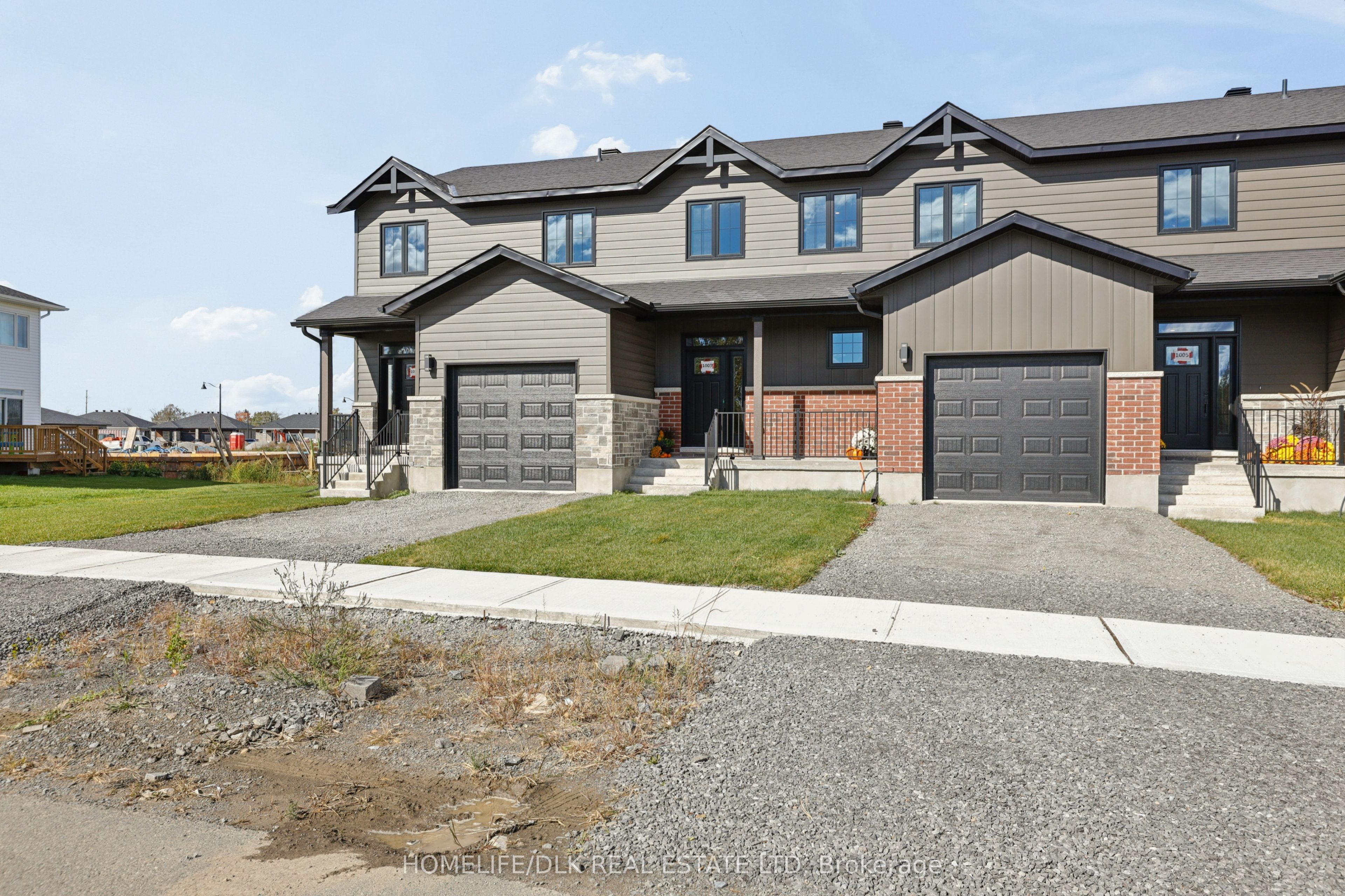 1009 Dobbie Street Property Photo 4