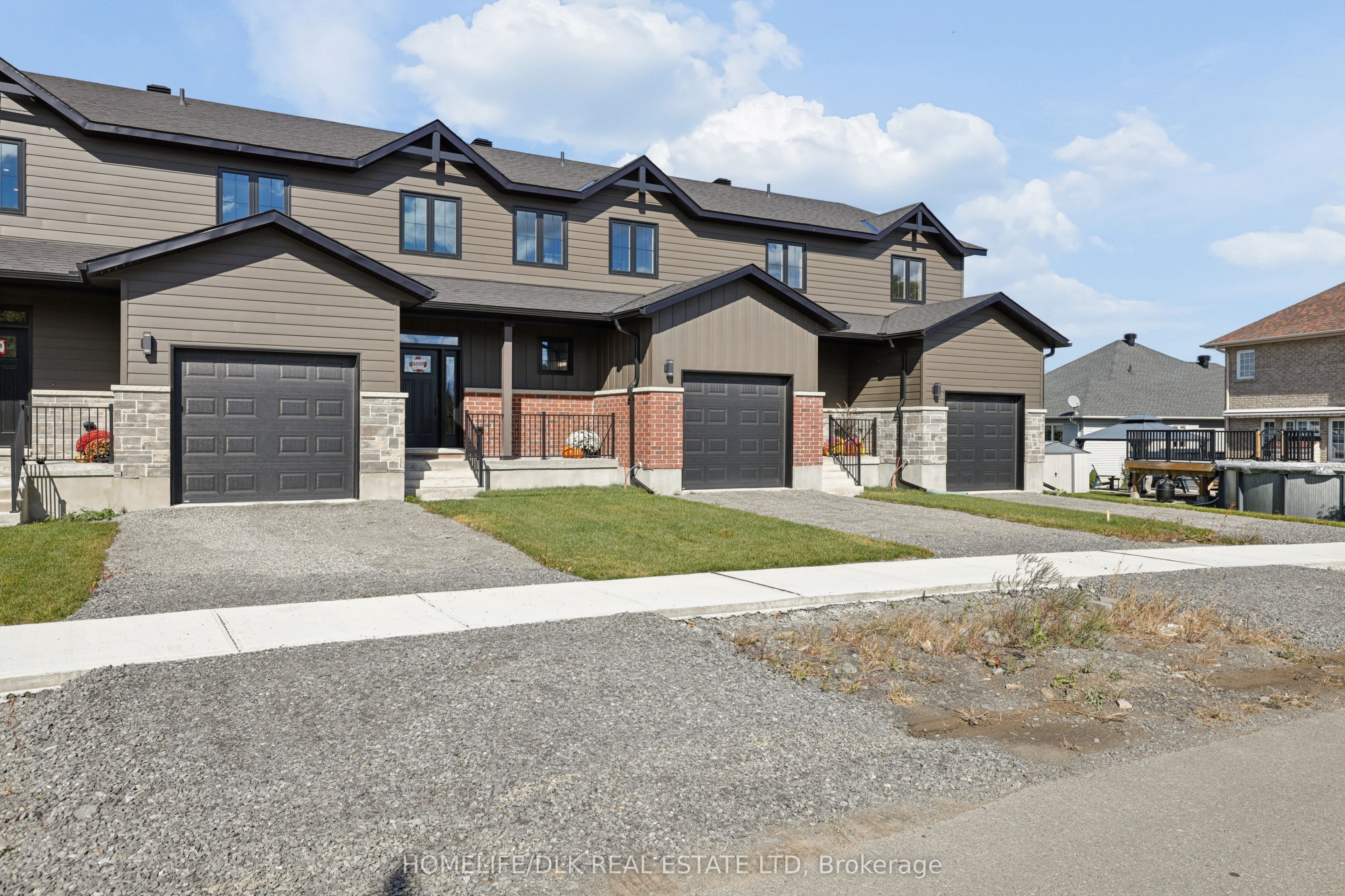 1009 Dobbie Street Property Photo 5