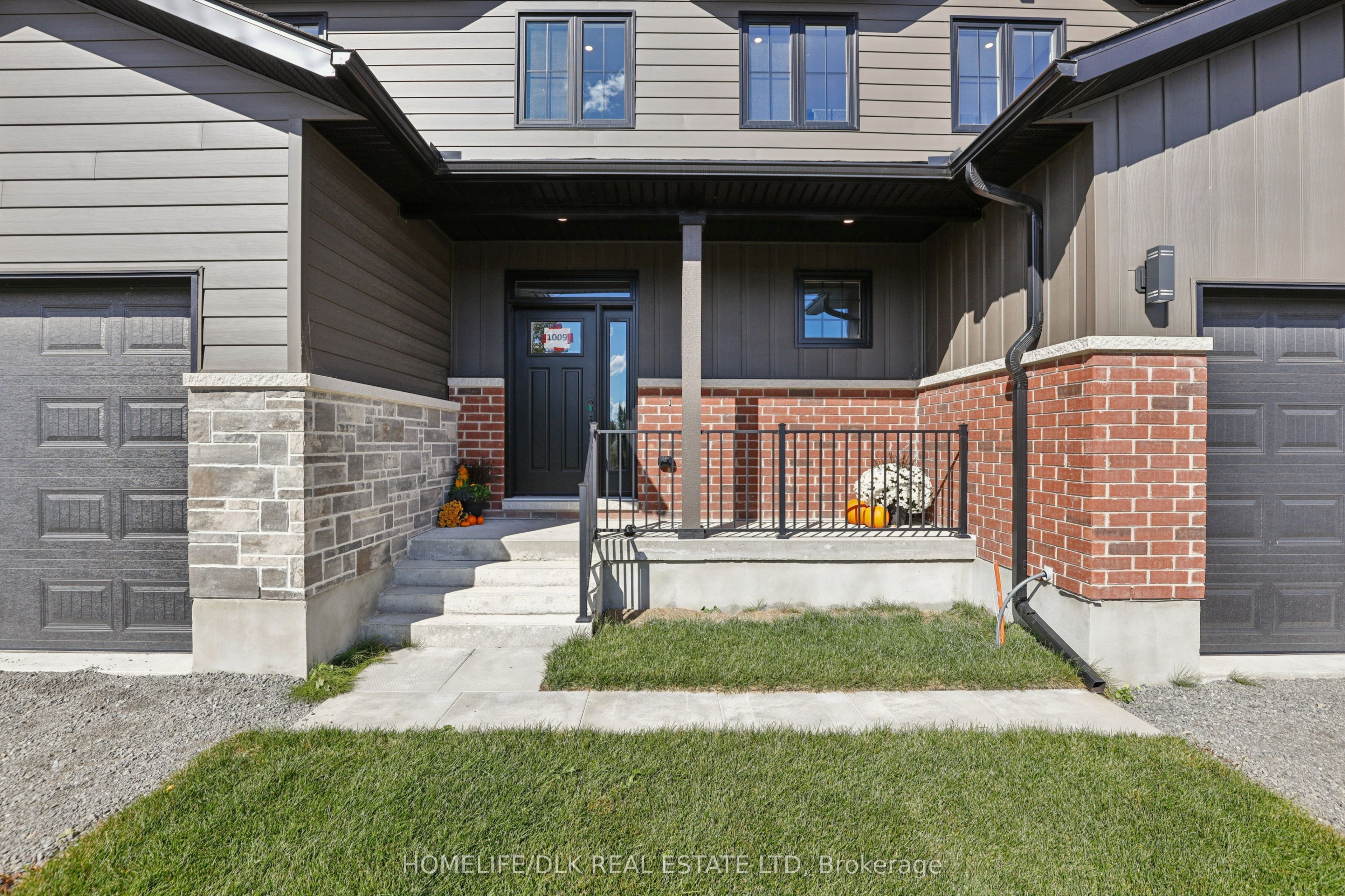 1009 Dobbie Street Property Photo 6