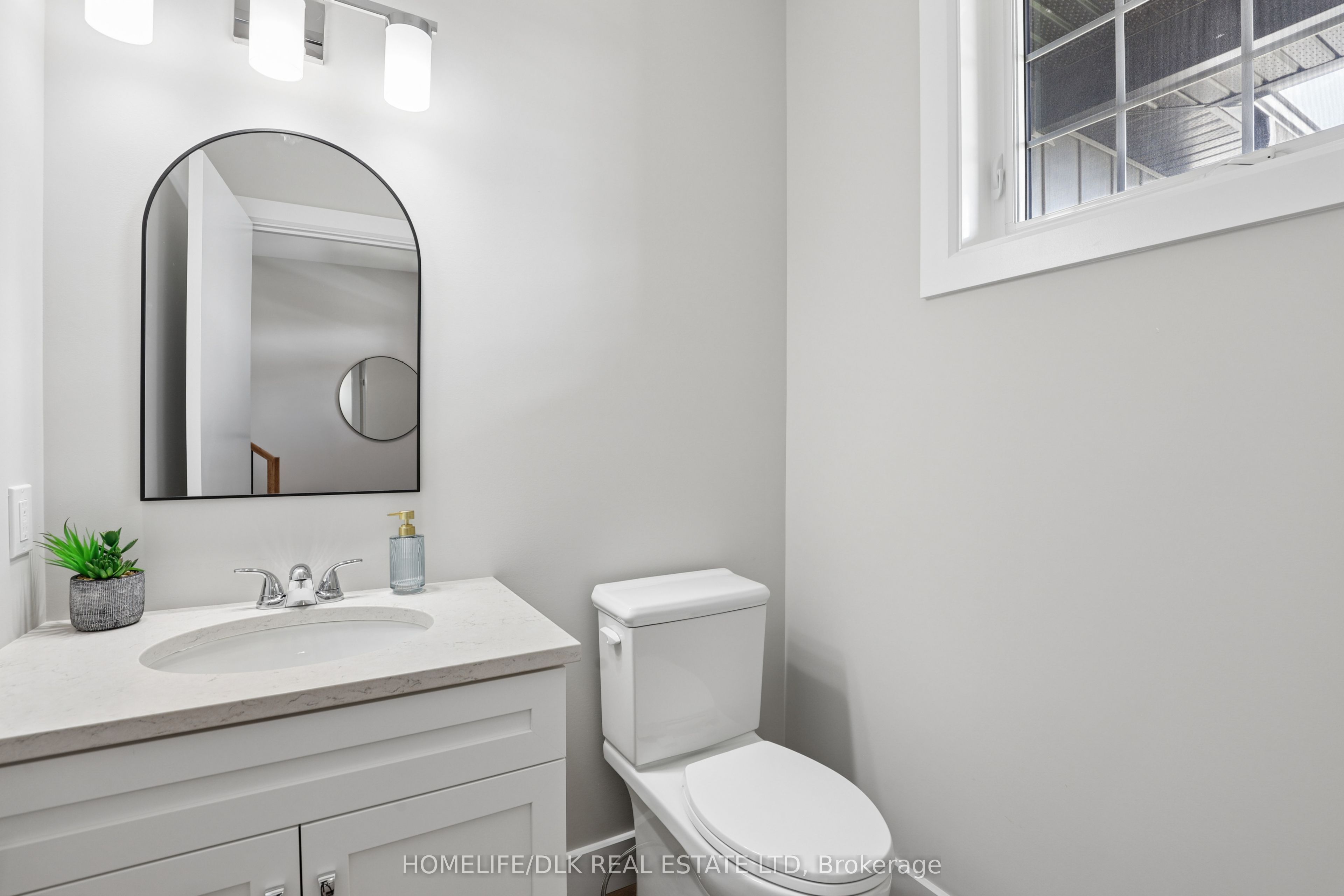 1009 Dobbie Street Property Photo 9