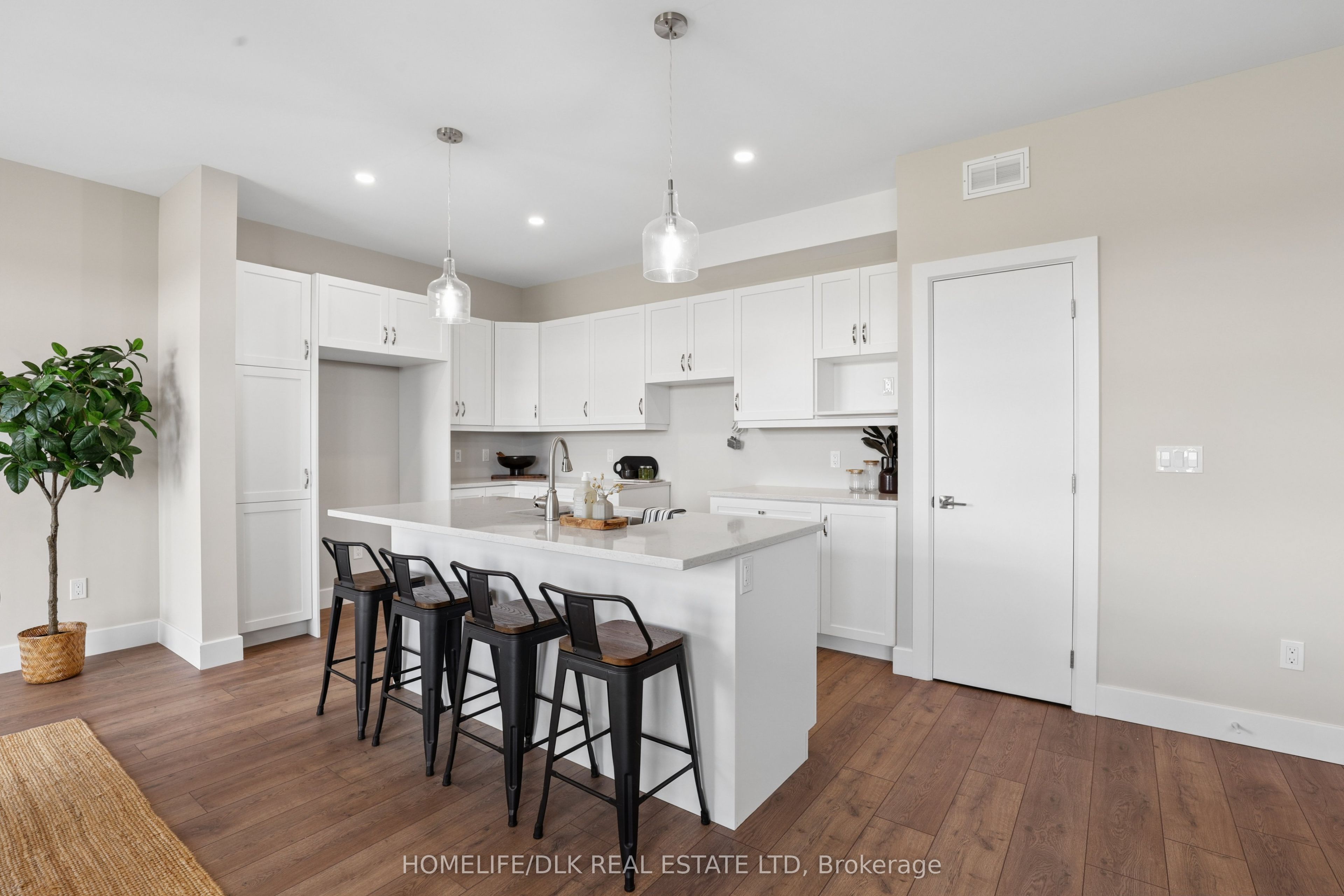 1009 Dobbie Street Property Photo 15