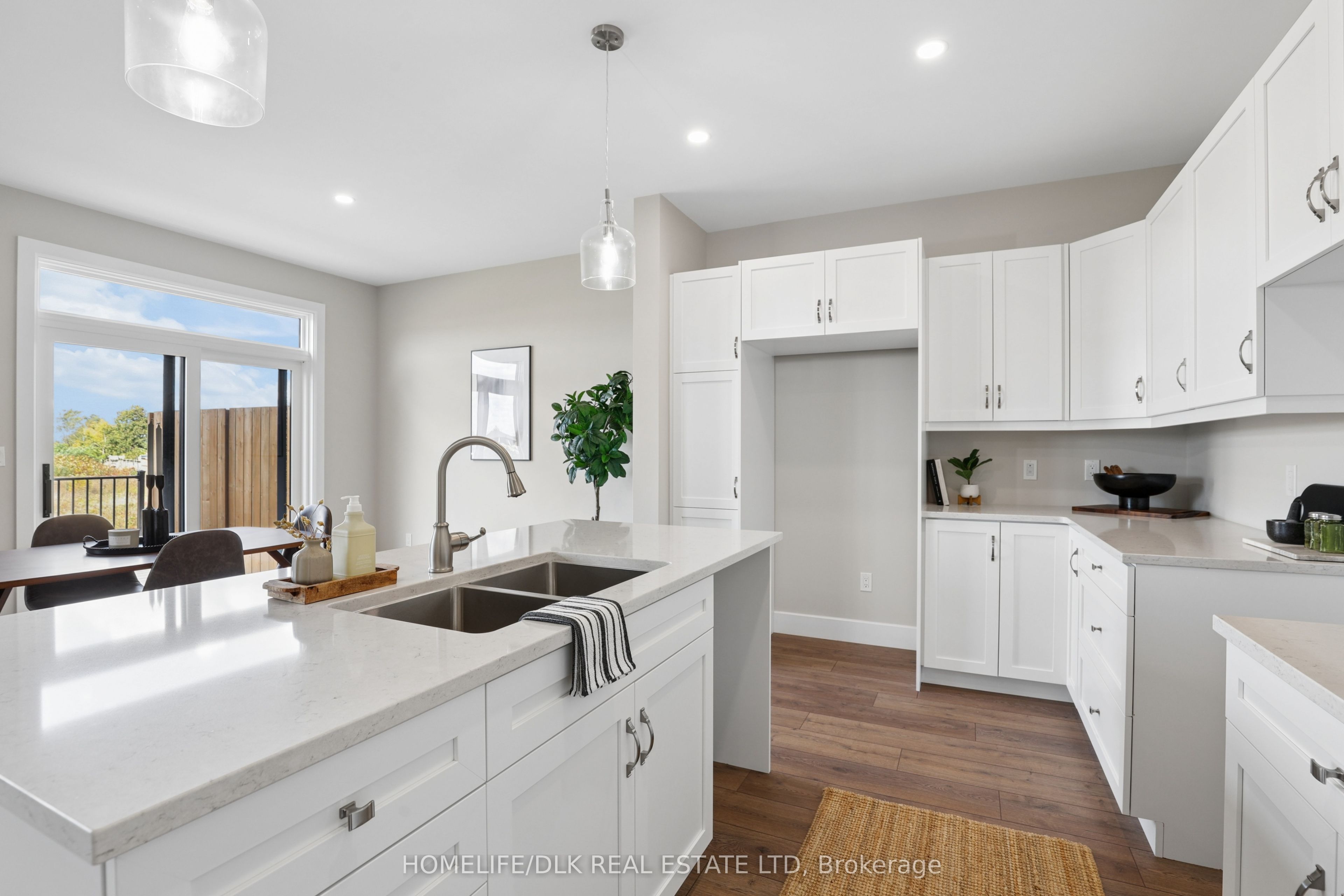 1009 Dobbie Street Property Photo 16