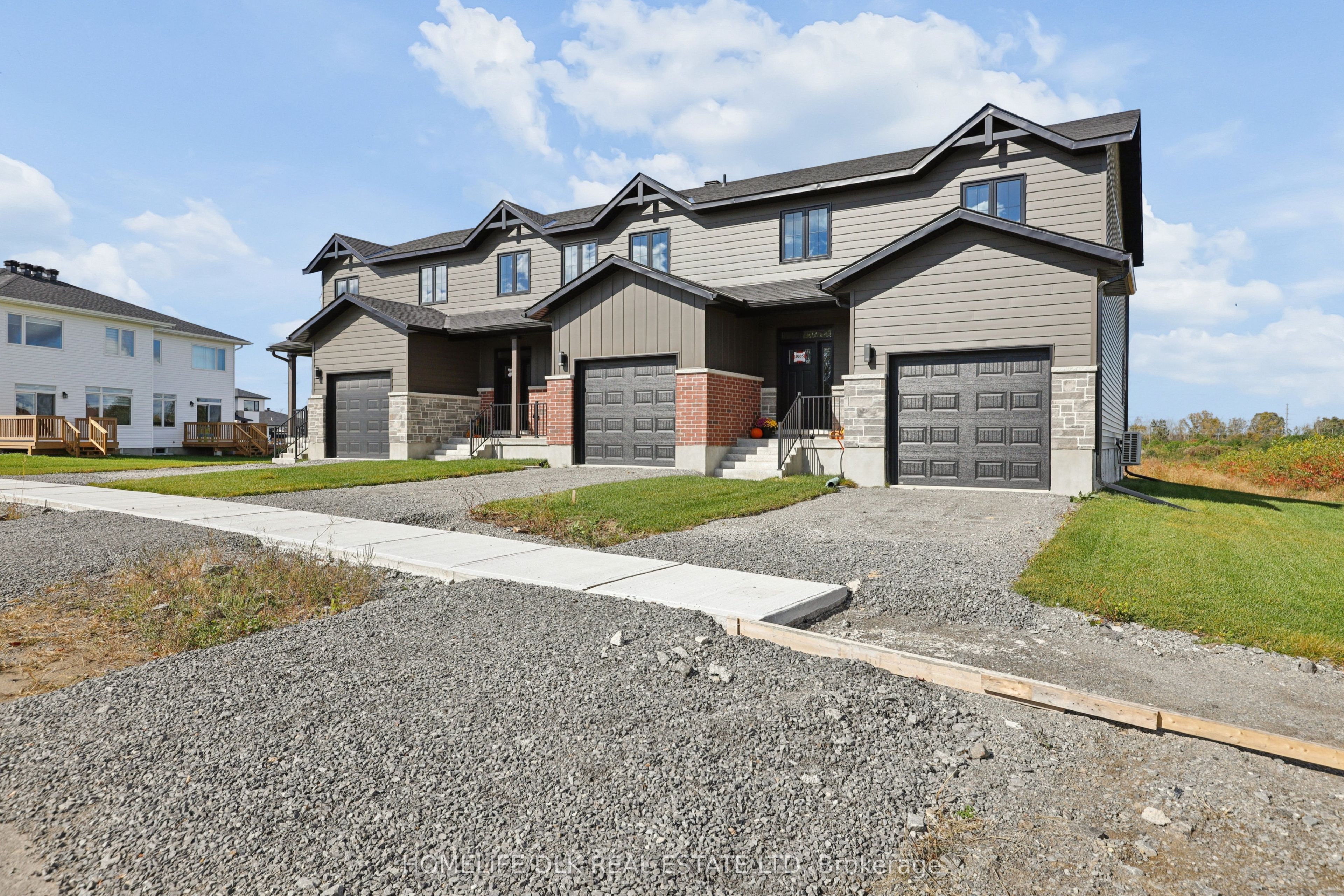 1005 Dobbie Street Property Photo 3