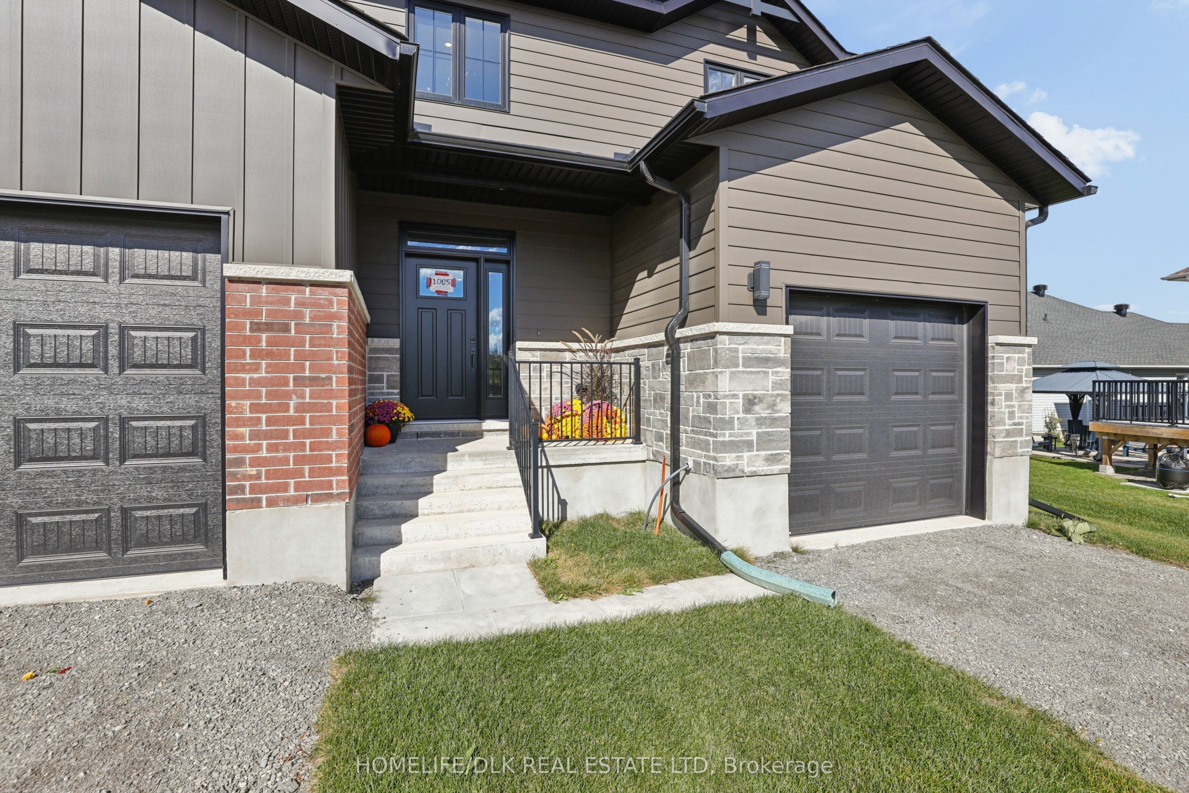1005 Dobbie Street Property Photo 6