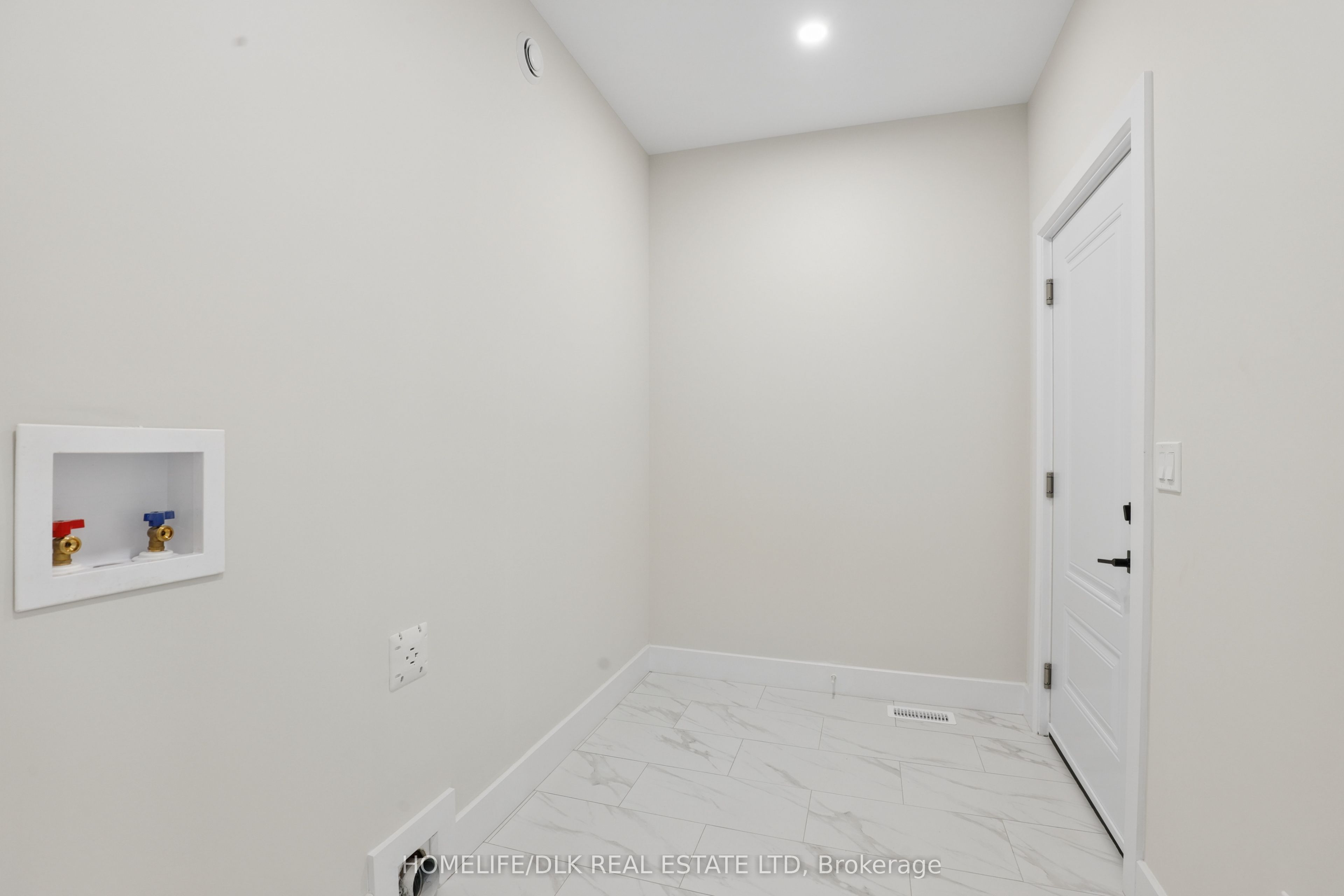 1005 Dobbie Street Property Photo 10