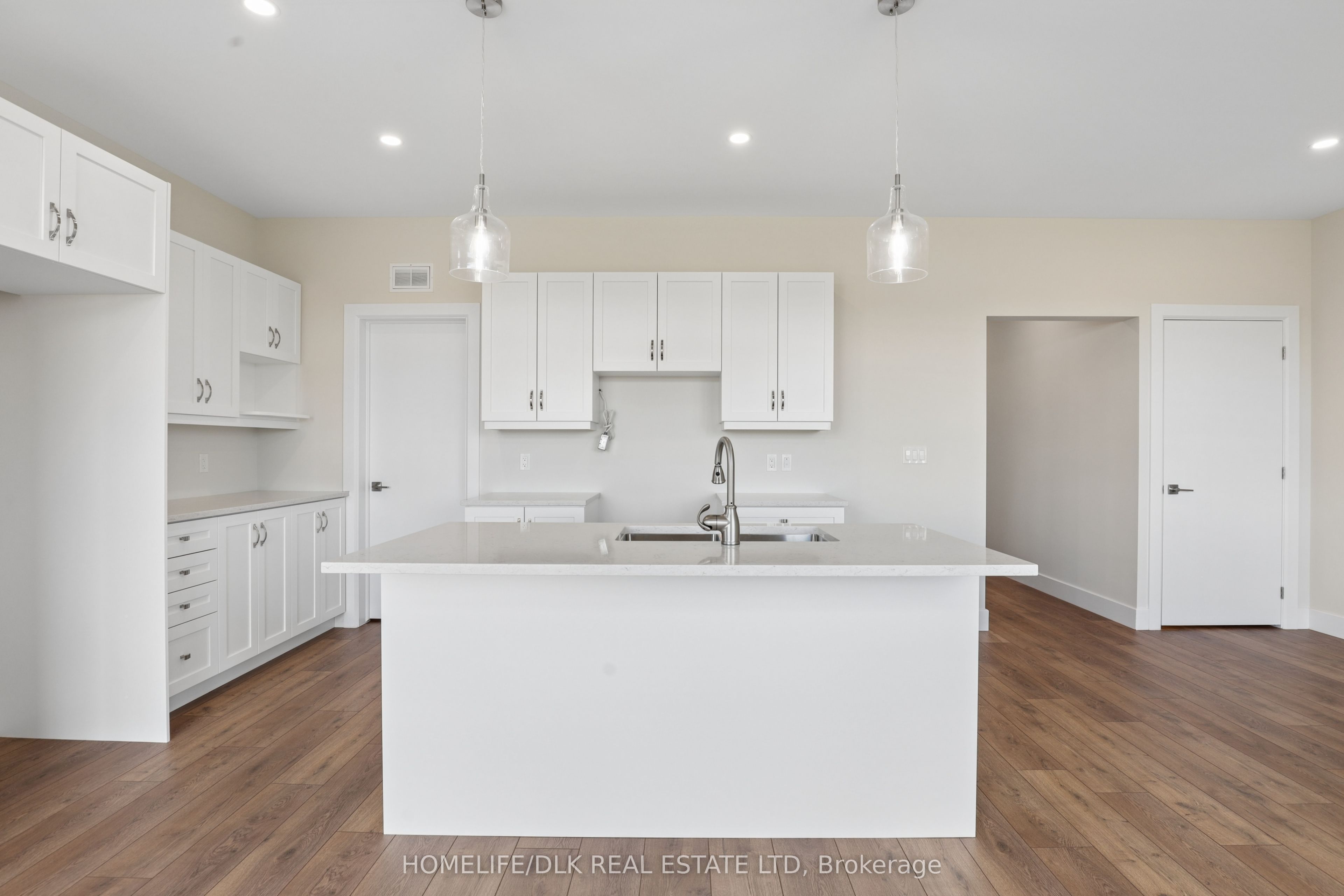 1005 Dobbie Street Property Photo 13