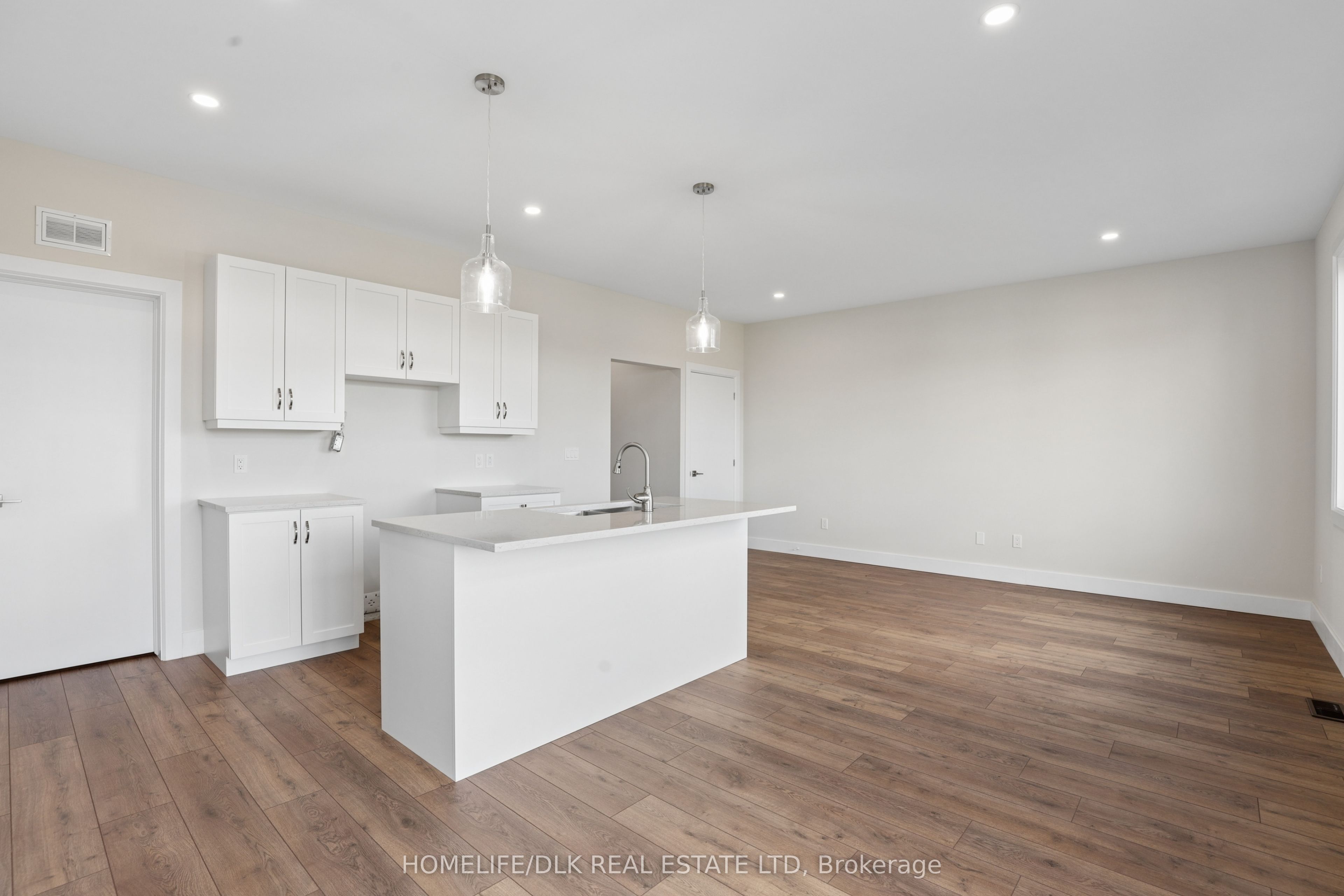 1005 Dobbie Street Property Photo 14