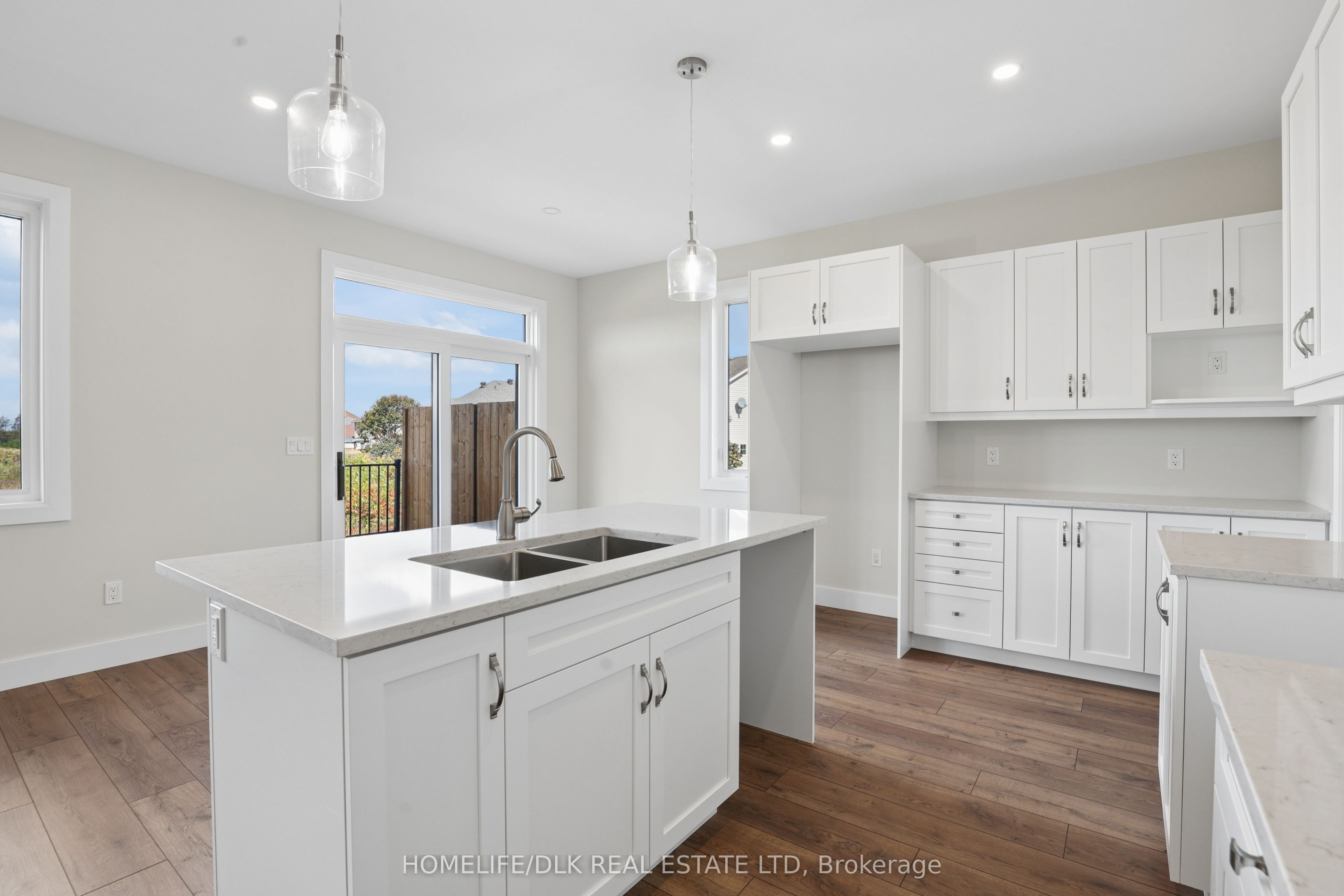 1005 Dobbie Street Property Photo 15