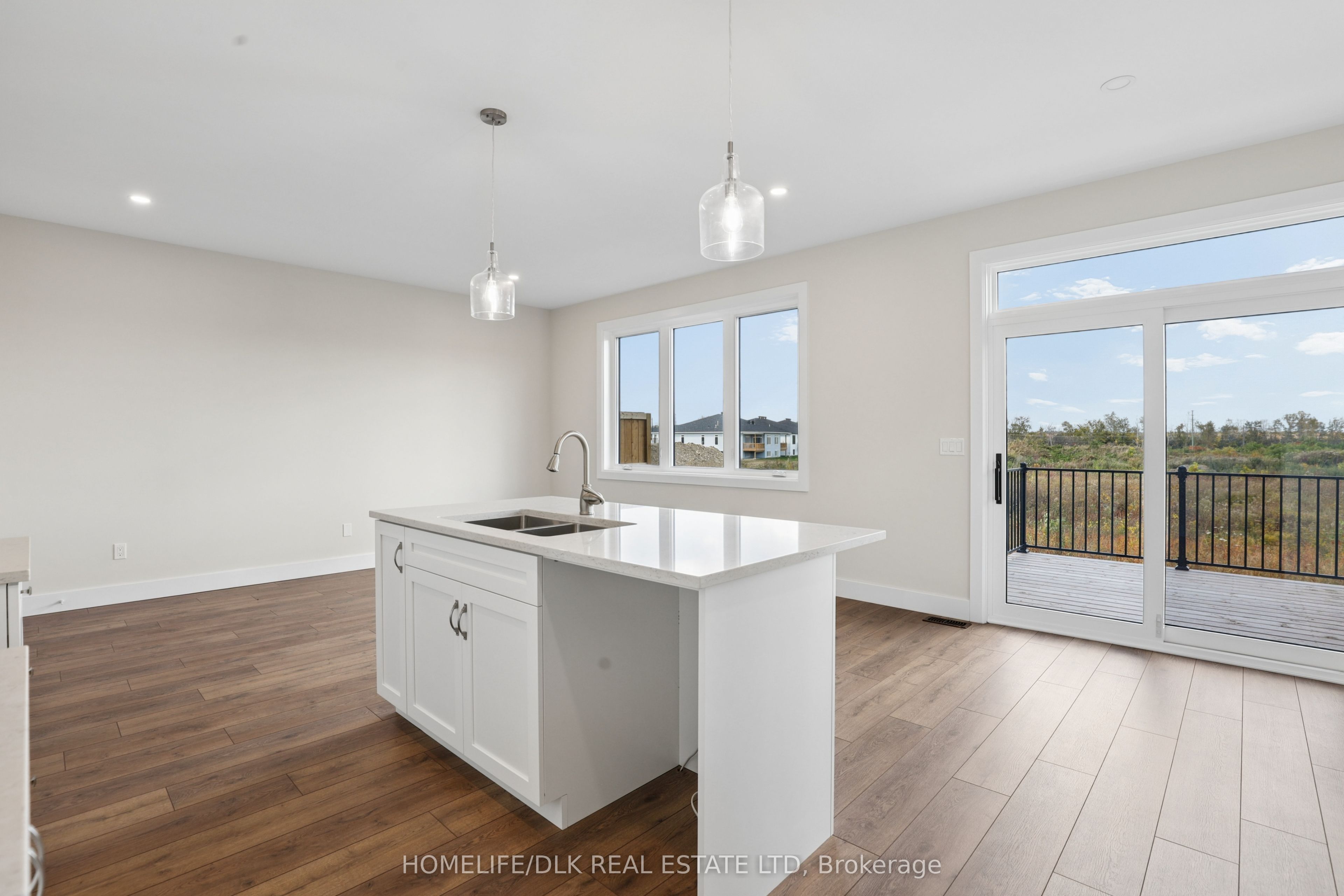 1005 Dobbie Street Property Photo 16