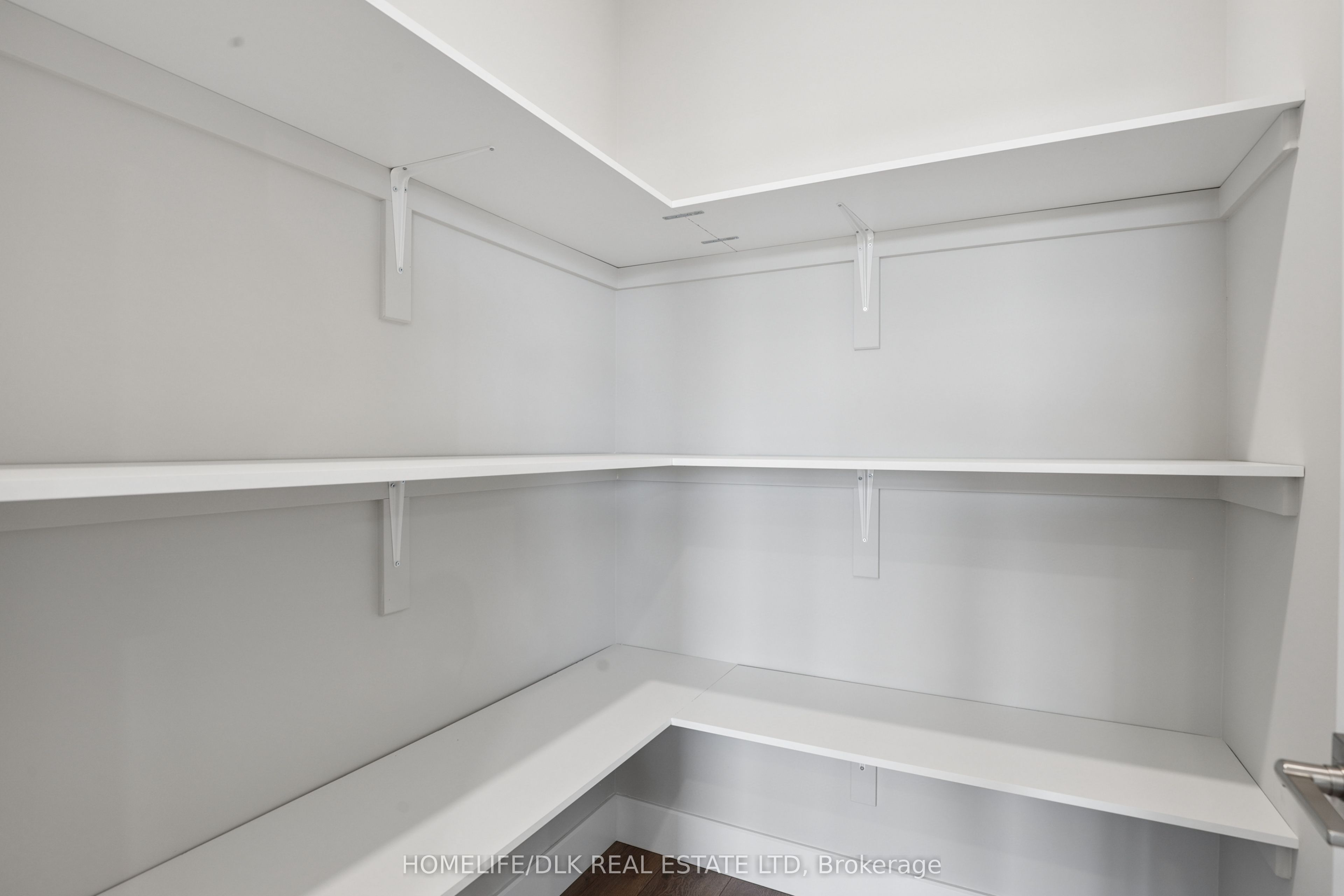1005 Dobbie Street Property Photo 18