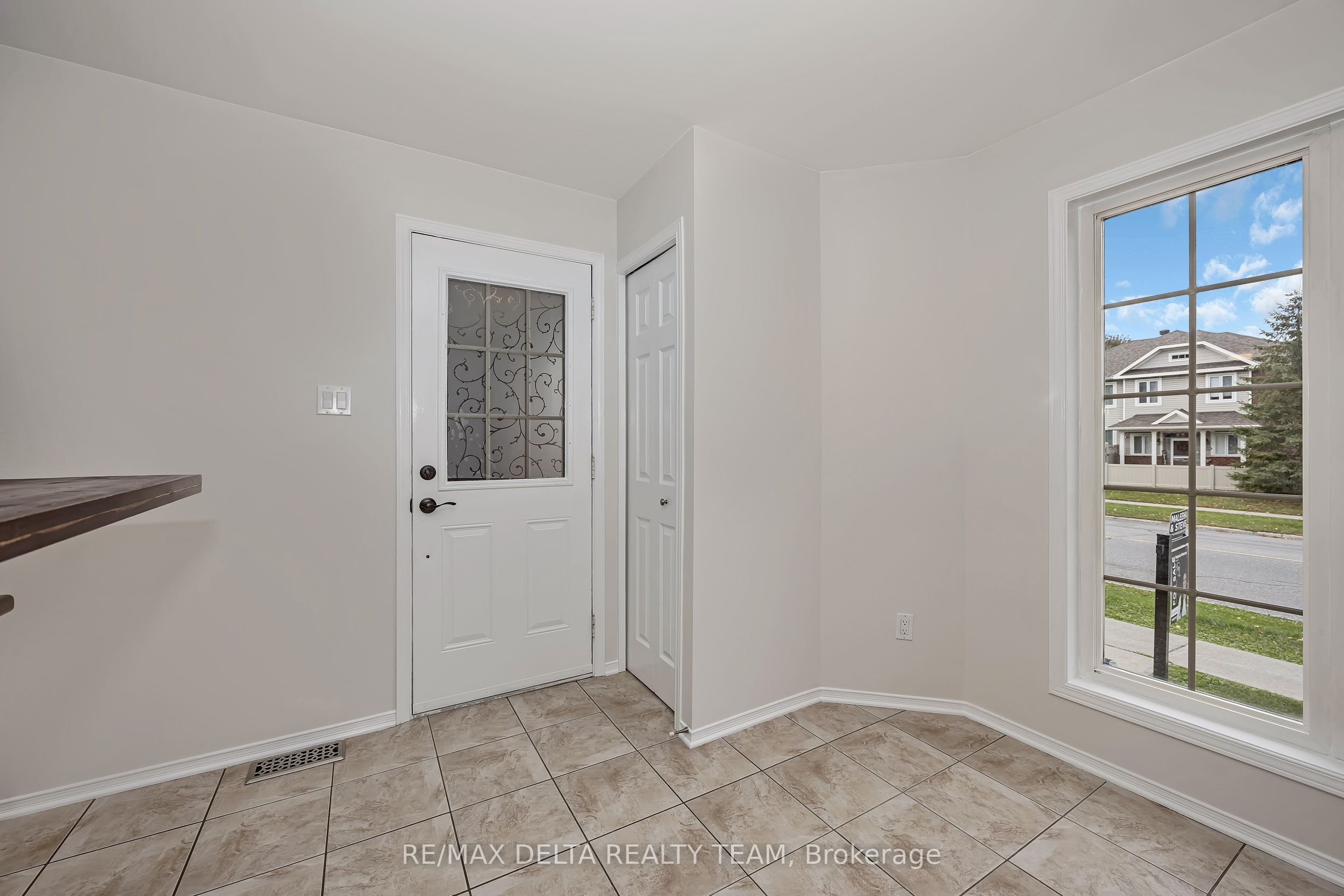 900 Longfields Drive Property Photo 3
