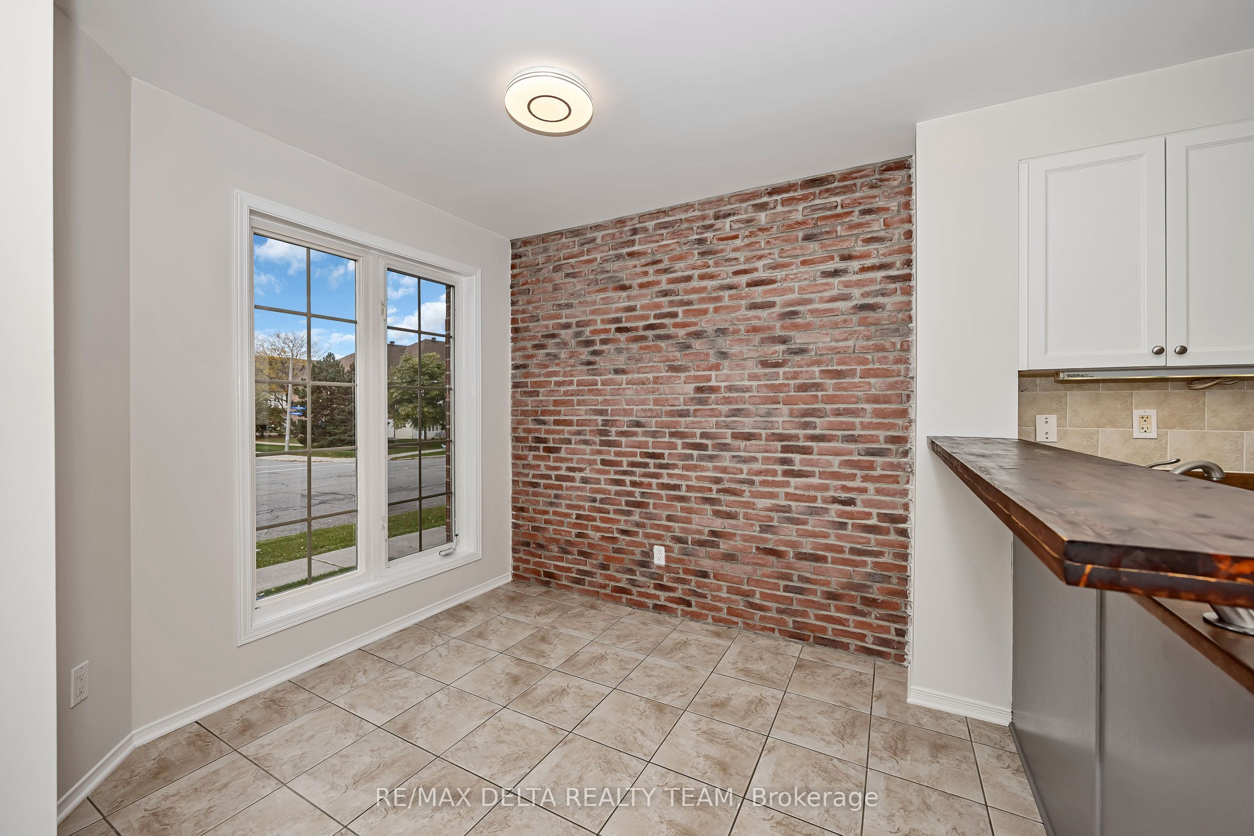 900 Longfields Drive Property Photo 6