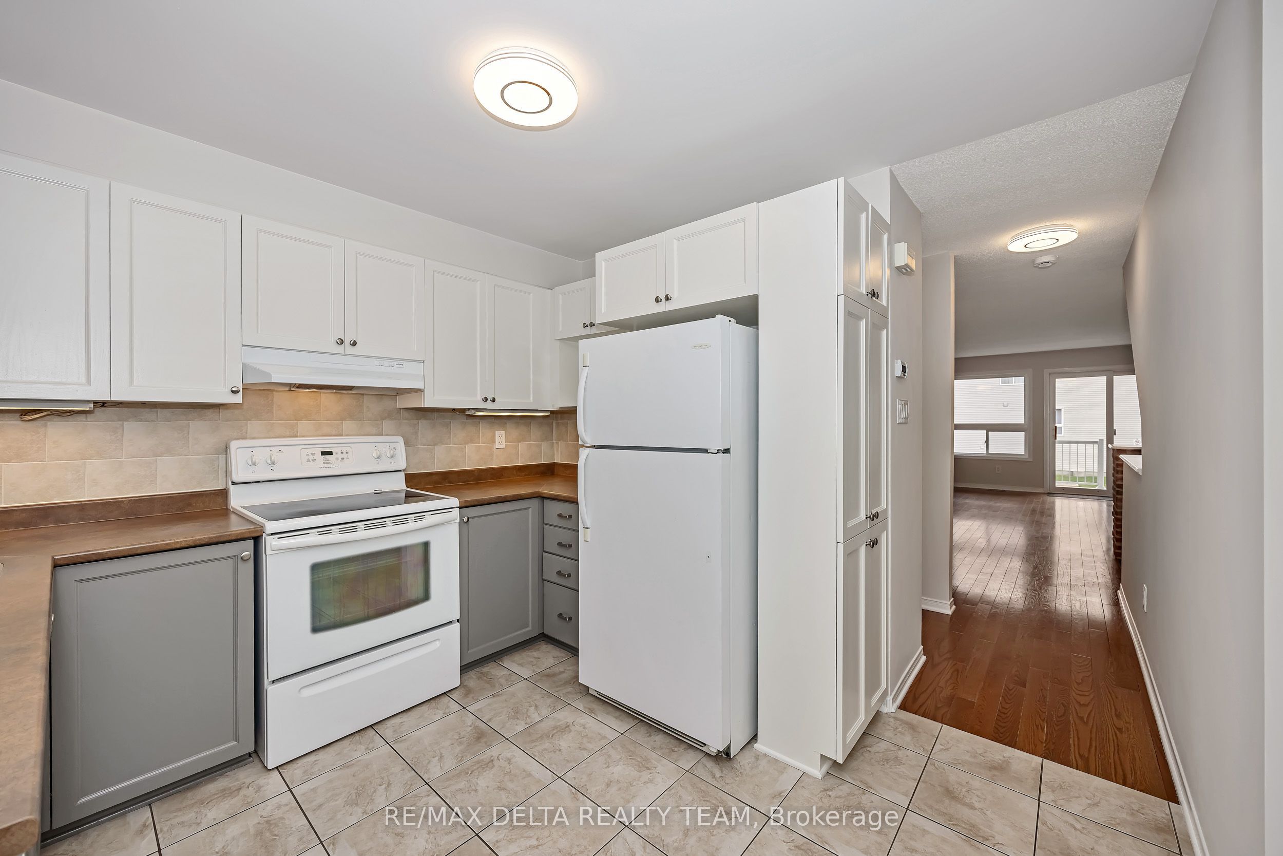 900 Longfields Drive Property Photo 8